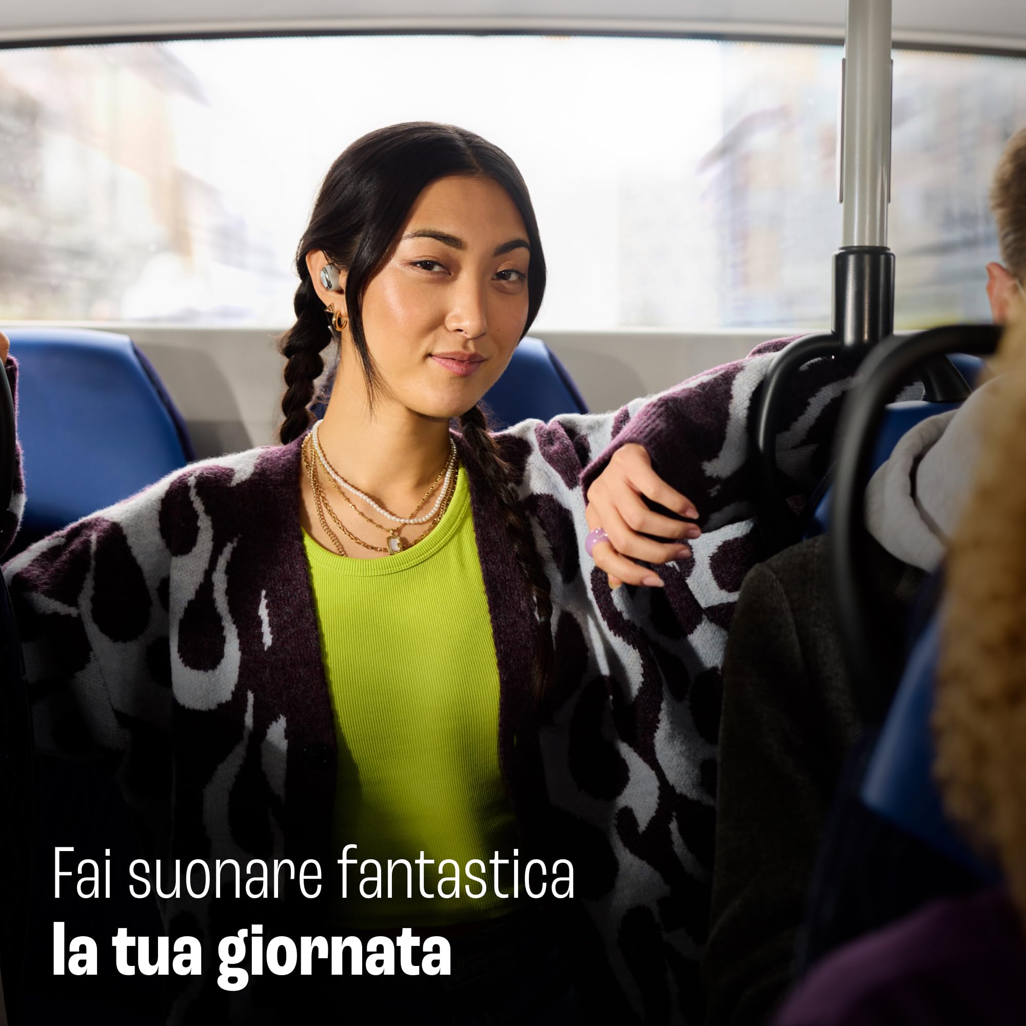 JBL Live Buds 3 Cuffie Wireless Bluetooth, 40 Ore di Autonomia, con Cancellazione Adattiva del Rumore e High-Resolution JBL Signature Sound, Impermeabili IP55, Argento - Vista 9