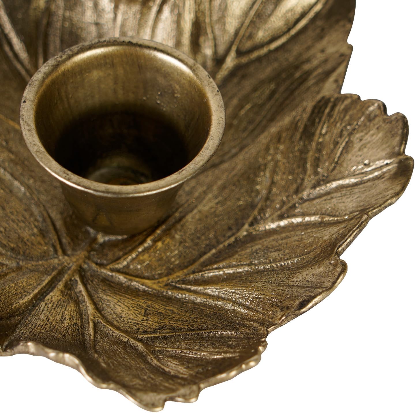 NIKKY HOME ゴールドテーパーキャンドルホルダー 2個セット ヴィンテージリーフ型メタルキャンドルスティック テーブルセンタ