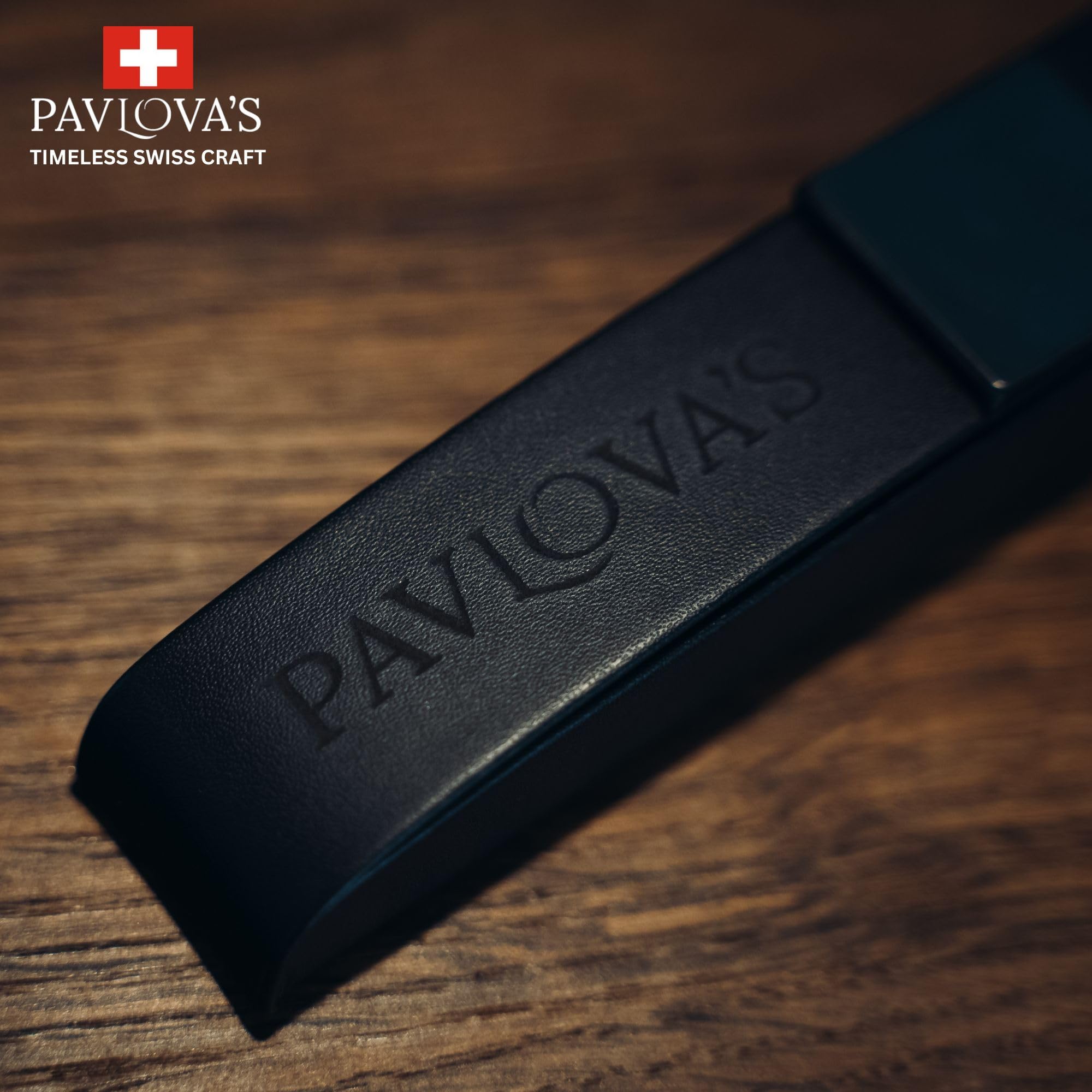 PAVLOVA’S Schweizer Kugelschreiber aus Walnussholz & Edelstahl – Sanftes Schreibgefühl – Ergonomisches Design – Schwarzer Mine & Blauer – 10 Jahre Garantie – 10 Jahre Garantie – Limitierte Edition