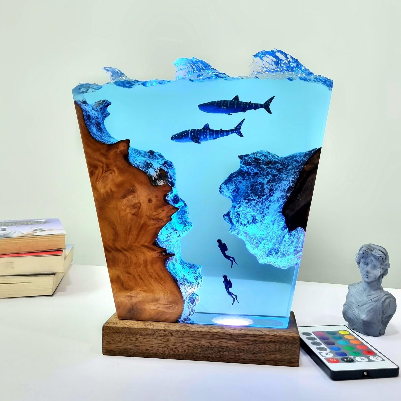 Drawelry Luce Notte Resina Epossidica Paesaggio Sottomarino 3D Artigianale, Decorazion Casa Base Legno, Mini Acquario Marino con Animali Marini Lampada per Cameretta Soggiorno Ufficio (A9)