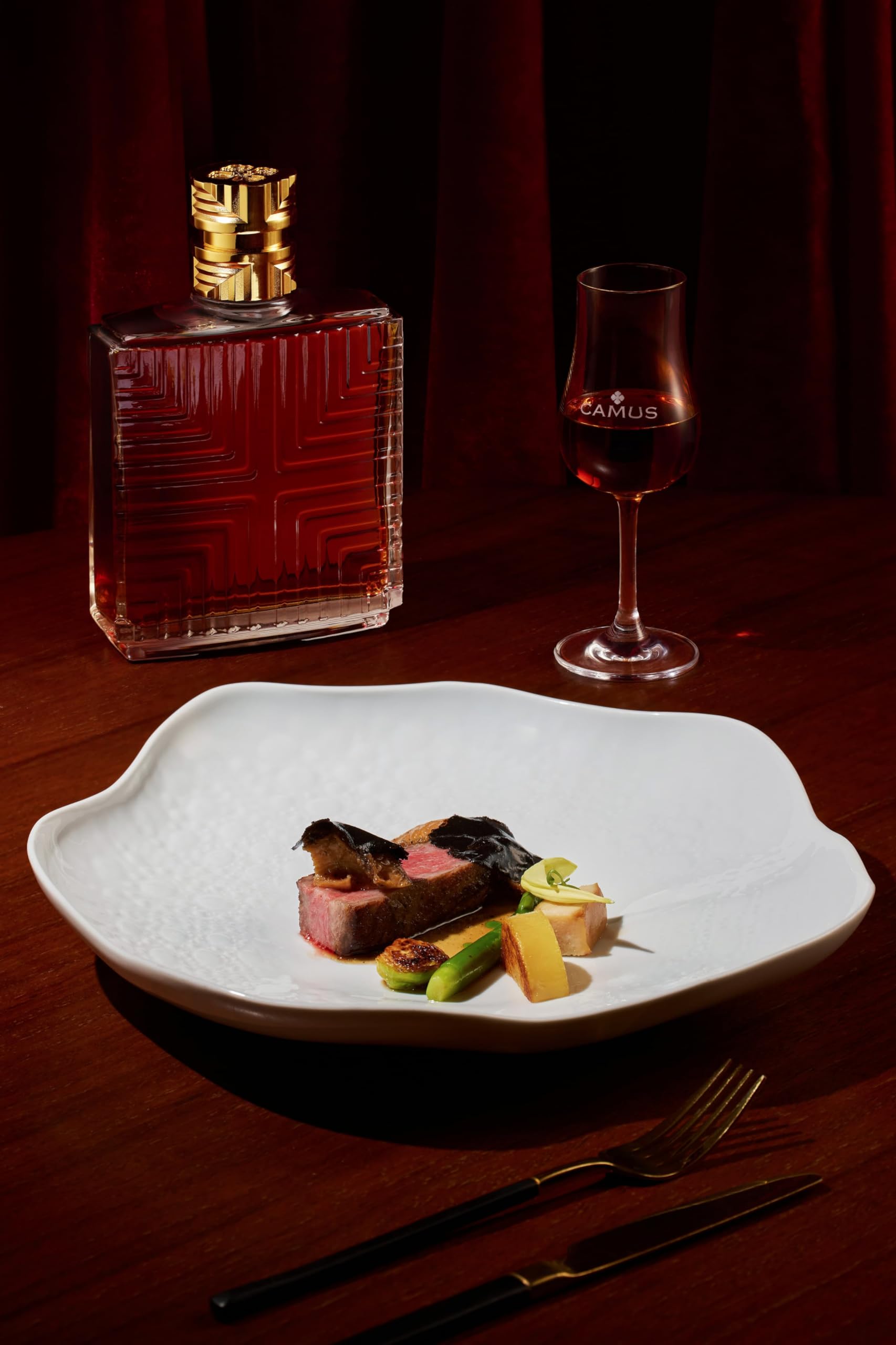 Camus Cognac XO 40% vol. Prestige Cognac in edler Karaffe und Geschenkpackung 0.7 l