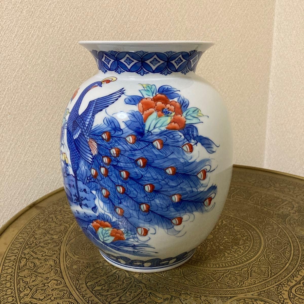 色鍋島染錦孔雀牡丹 花瓶 鍋島焼 虎仙窯 色鍋島 染錦孔雀牡丹 花瓶