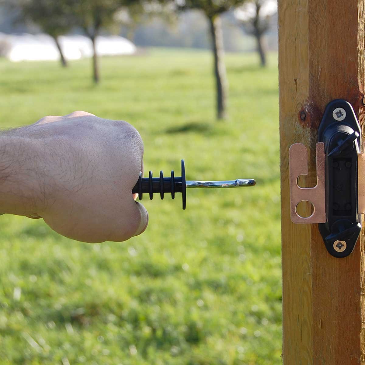 AKO Fencing FlexiGate mit 40 mm Band, Torsystem, Weidetor, Durchgang, schwarz/rot, bis 7,5 m, Pferdehalter, Landwirte, kein Verdrecken, kein Einklemmen, 441298/011
