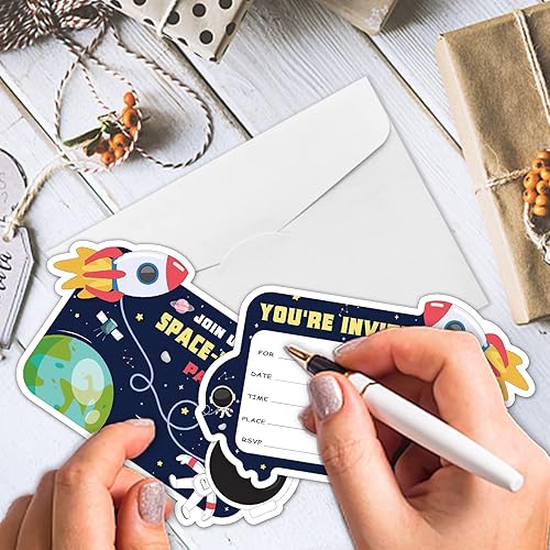 Miniatura 5 de REWIDPARTY Invitaciones de fiesta de cumpleaños espaciales con sobres y calcomanías (juego de 15) Invitaciones de astronauta en forma de cohete para