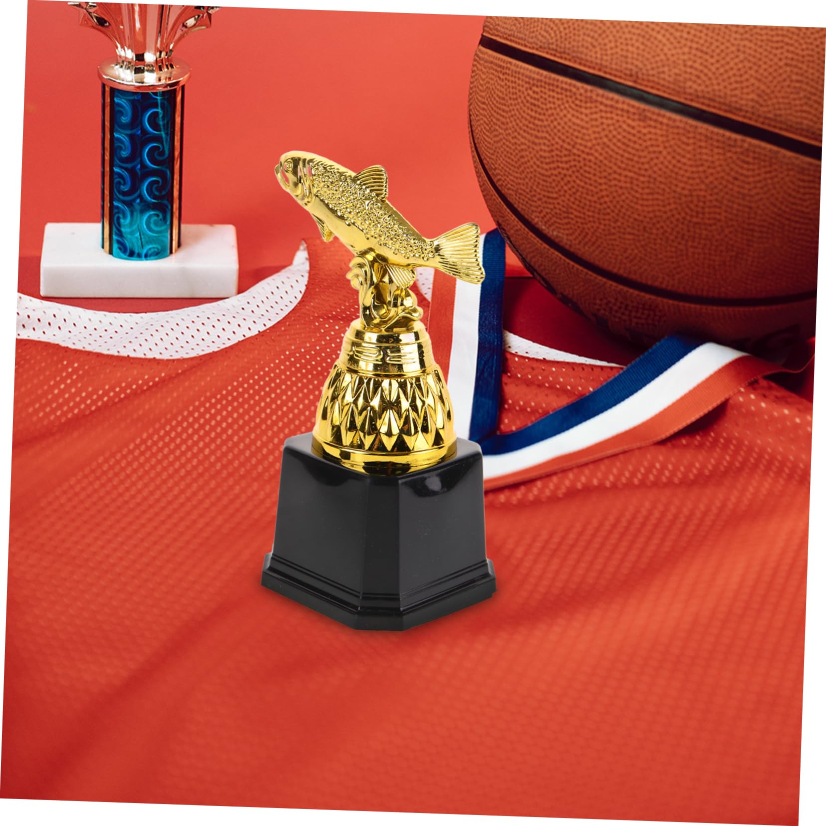 TOYANDONA 3 Stück Miniatur Pokalset in Angel Form aus Kunststoff mit Realistischem Aussehen für Kinder als Siegerpokal und Party Trophäen Dekoration bei Wettbewerben