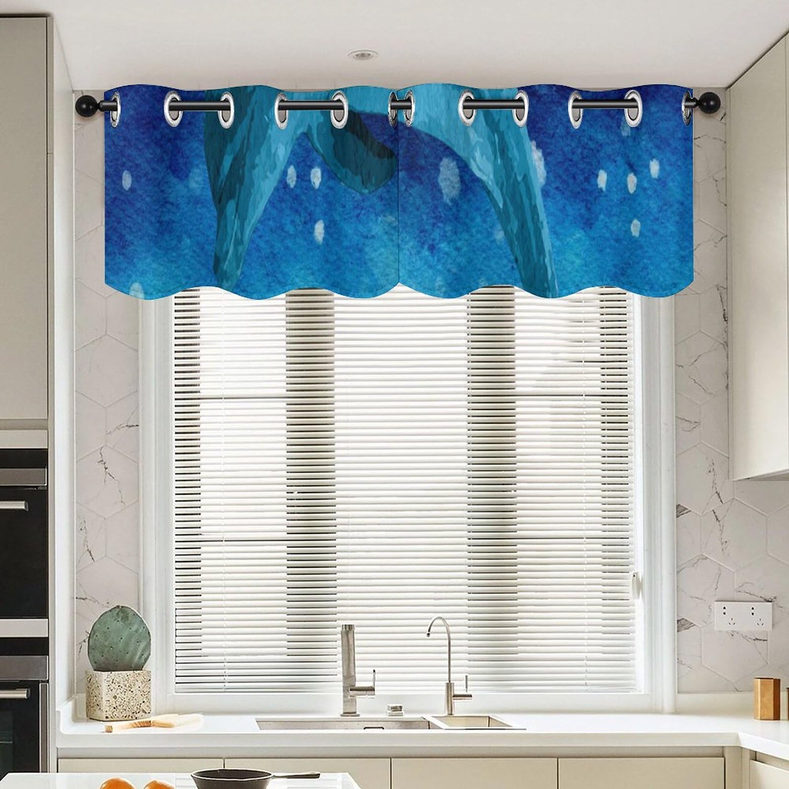 Cantonnière dauphin océan pour habiller une petite fenêtre de cuisine ou salon avec style antique
