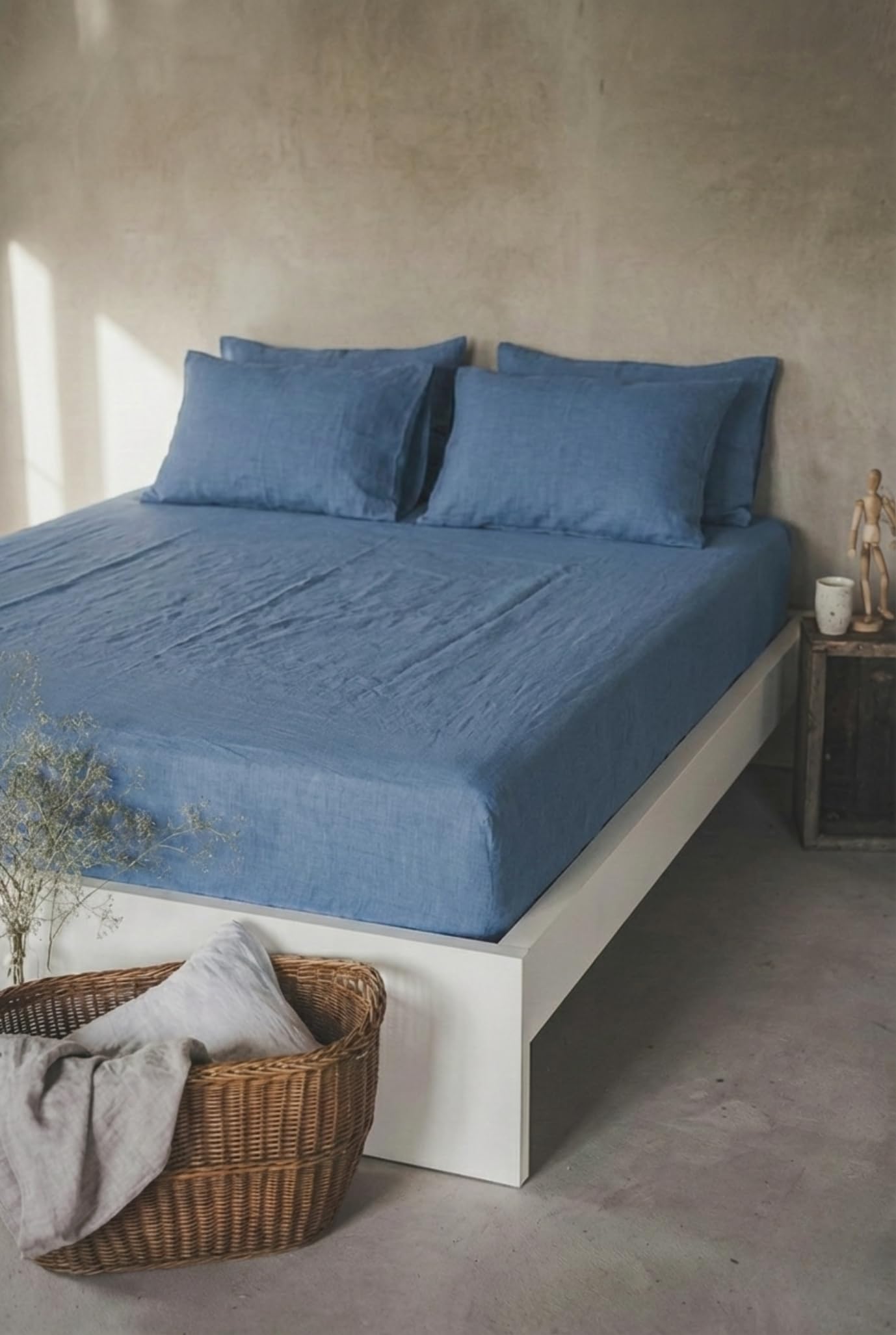 Leinen Spannbettlaken – 100% Stonewashed Leinen – Rundumgummi – Atmungsaktiv, Temperaturregulierend & Hautfreundlich – Ohne Kissenbezüge (Blau, 180 x 200 +30 cm)