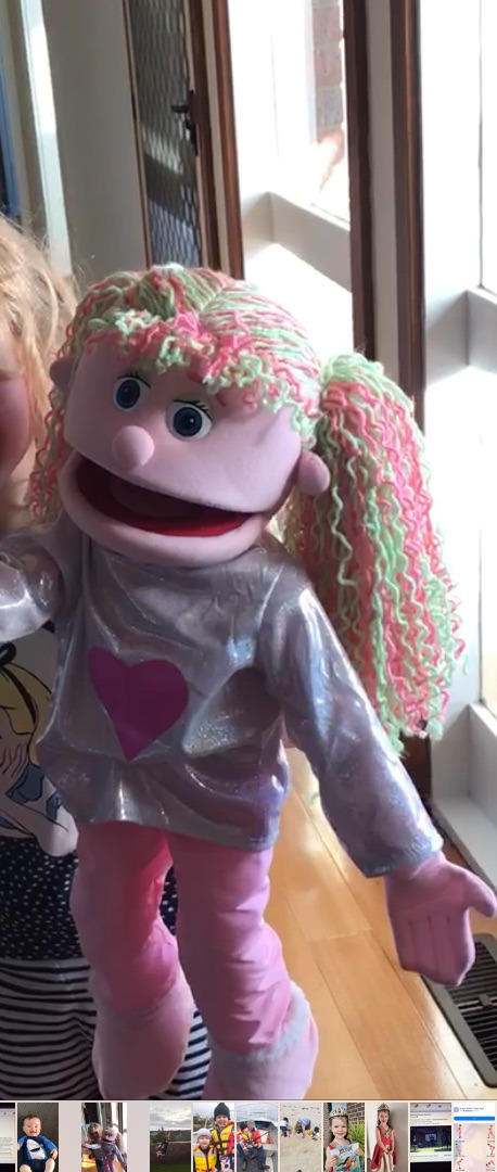 Marionnette à Main Eddie 35 Cm – Peluche Avec Bouche Et Bras Mobiles – Cadeau Enfant – Jeu D’imagination