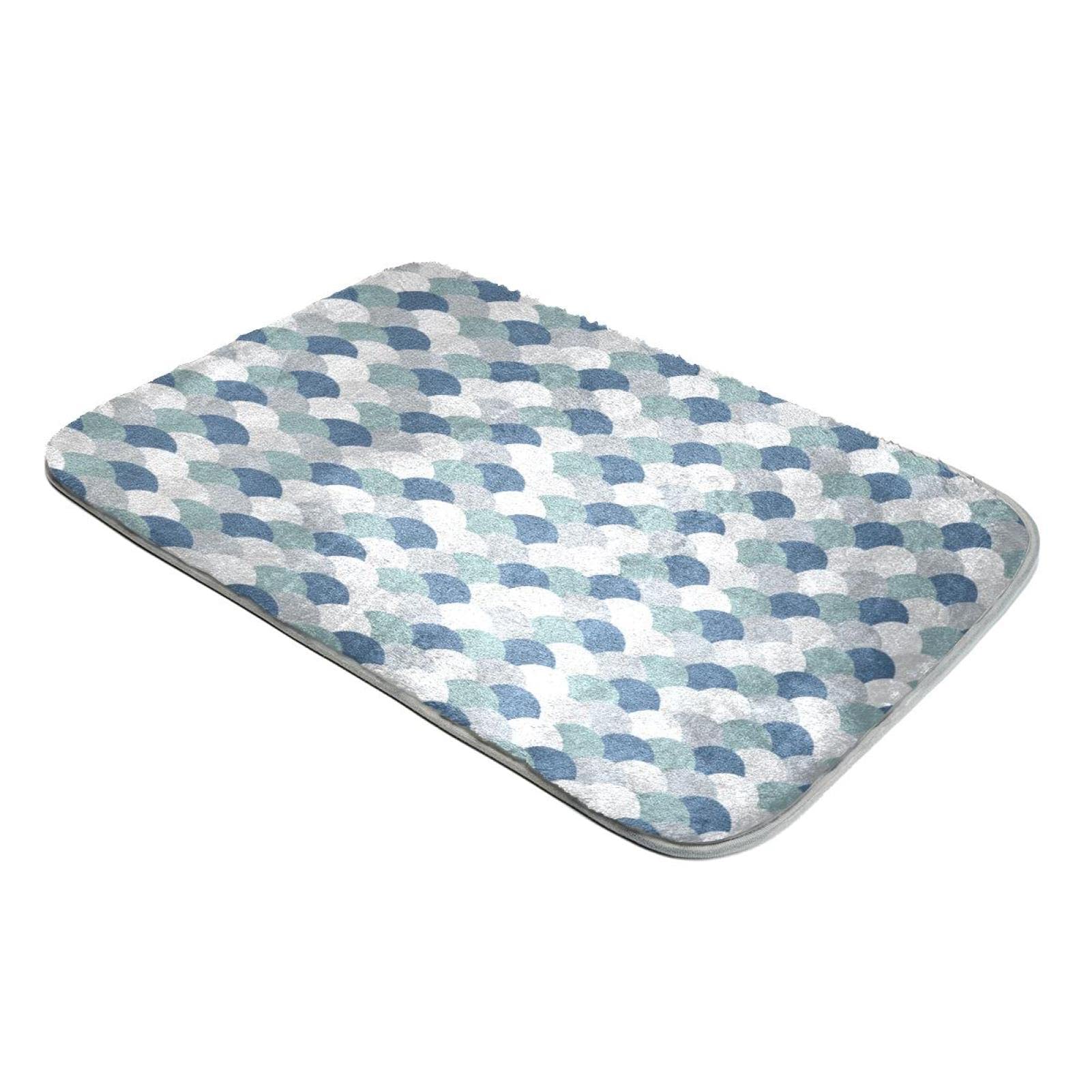 Tapis écaille de sirène en fausse fourrure pour créer un coin lecture cocooning