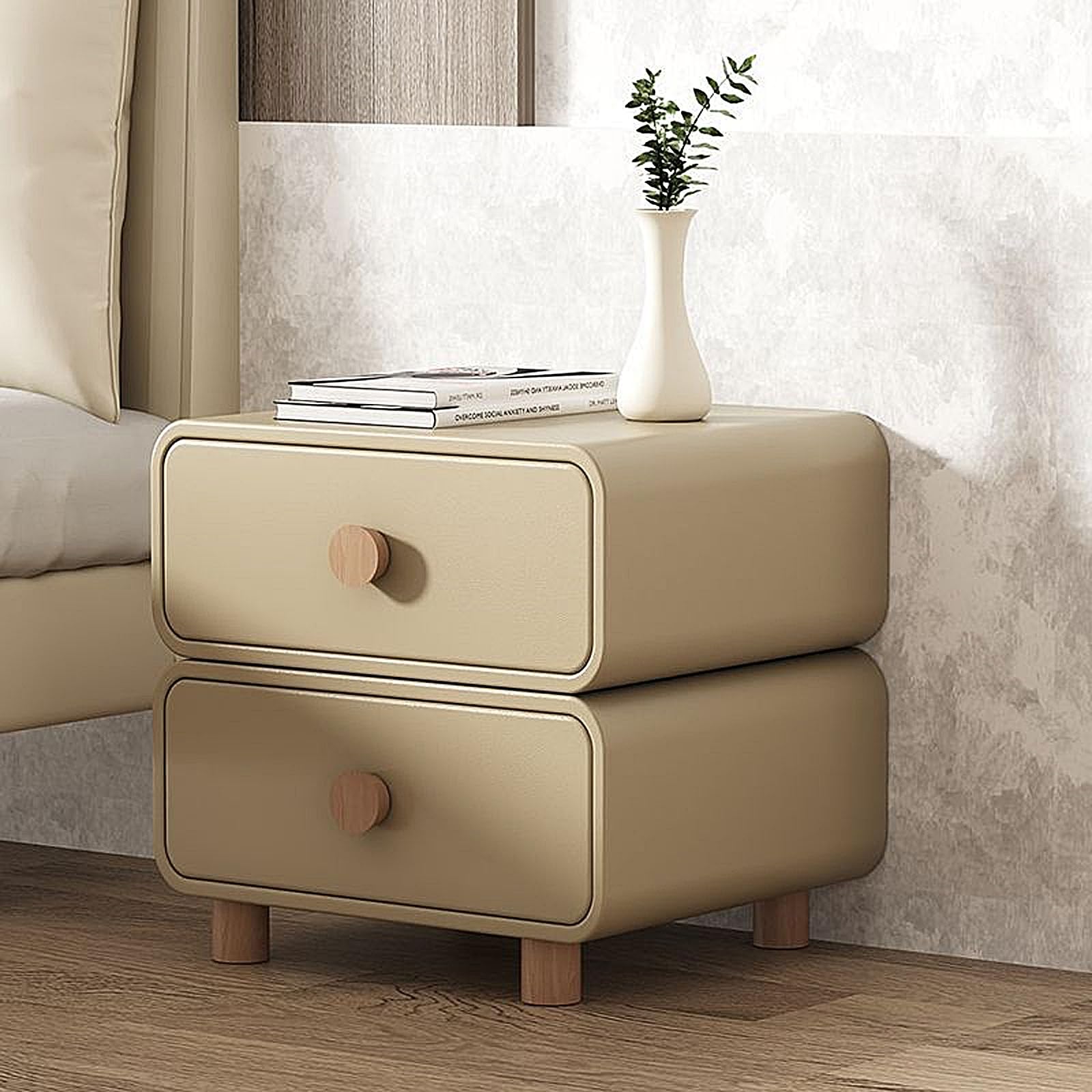 Table de chevet en bois thé au lait pour créer un coin lecture cocooning avec tiroir en cuir