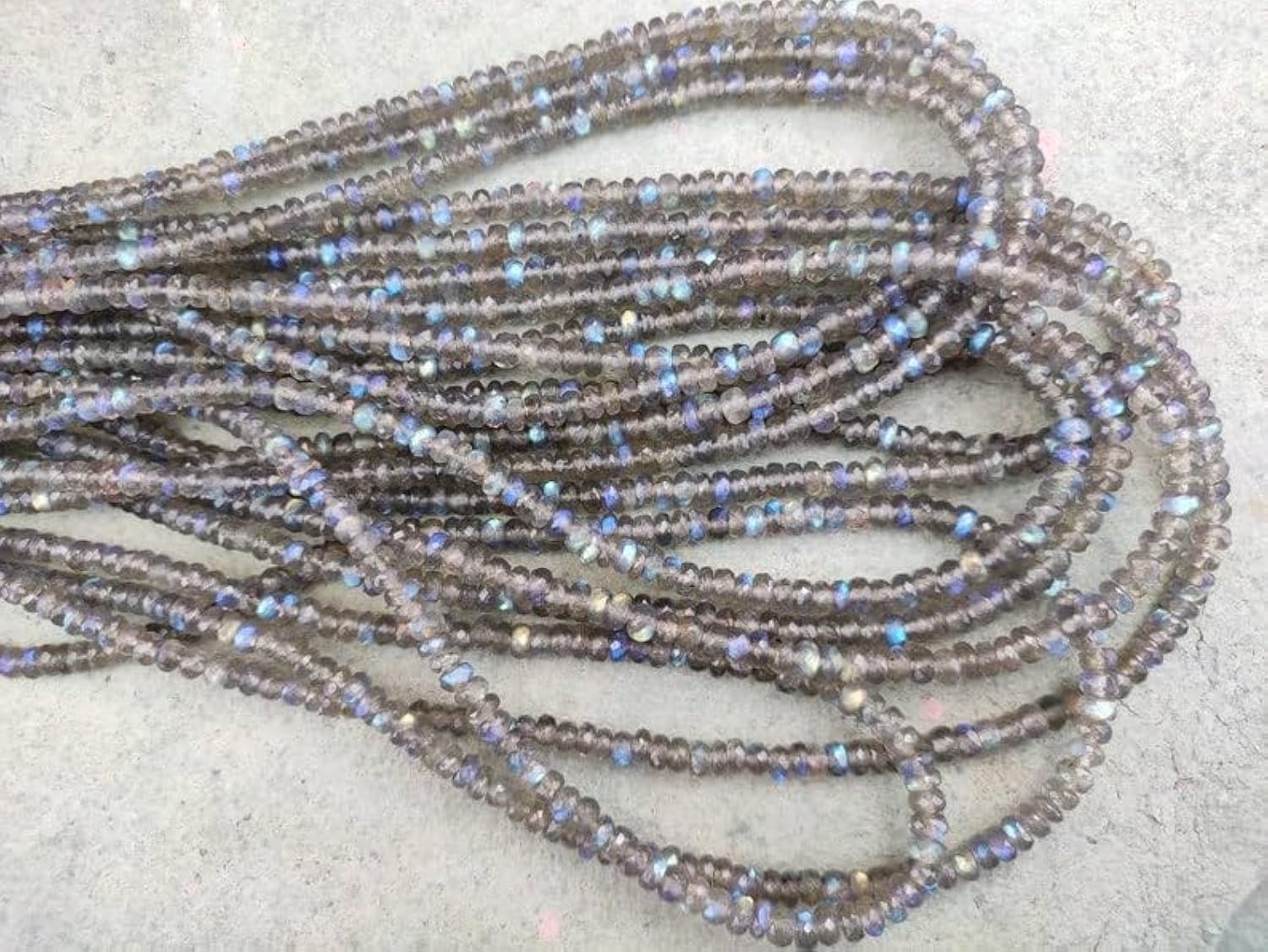 Labradorite naturelle en perles de 4mm pour fabriquer vos bijoux bohèmes et colliers d'été