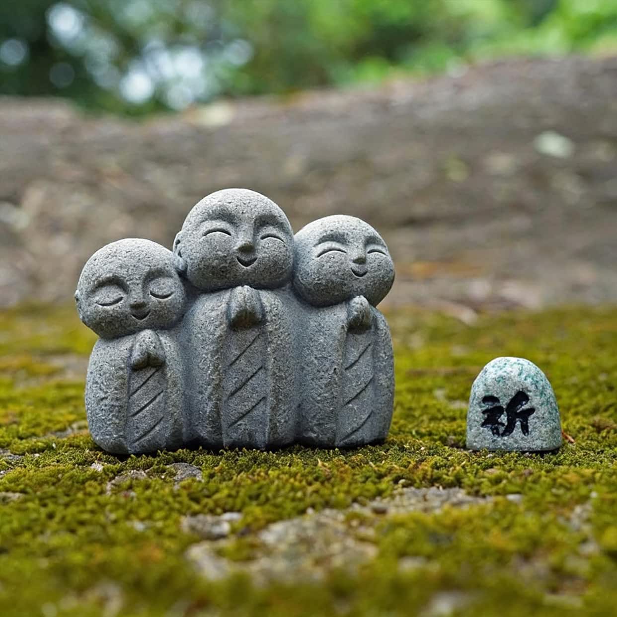 Sitting Space Stone Statue Figurine Height 4cm Width 2.7cm Length 2.7cm Zen Style Miniature Decoration for Garden Terrarium Home Decor Auspicious Meaning Figurine Ornament Good Luck New Year