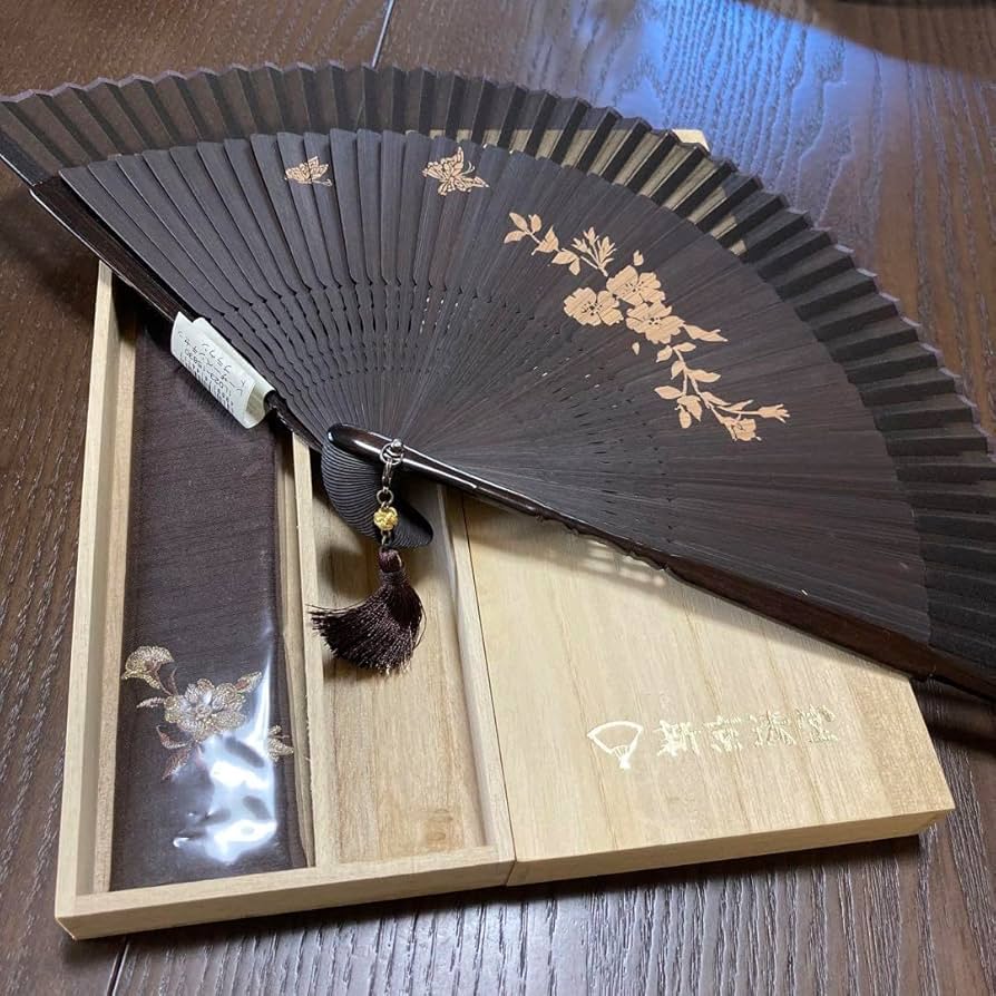 扇子　23cm 白檀　大西京清堂　透かし彫り　繊細　細工　工芸　着物　和装 扇子 23cm 白檀 大西京清堂 透かし彫り 繊細 細工 工芸 着物 和装