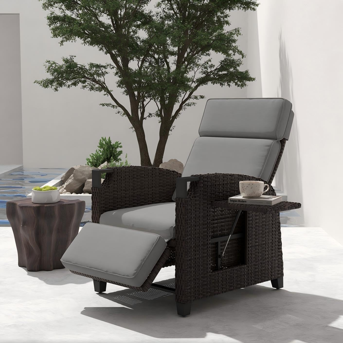 UDPATIO Sedia a Sdraio Reclinabile in Polyrattan con Cuscini, con Tavolino per Interni, Resistente Alle Intemperie, Regolazione 150°, per Interno ed Esterno - Marrone