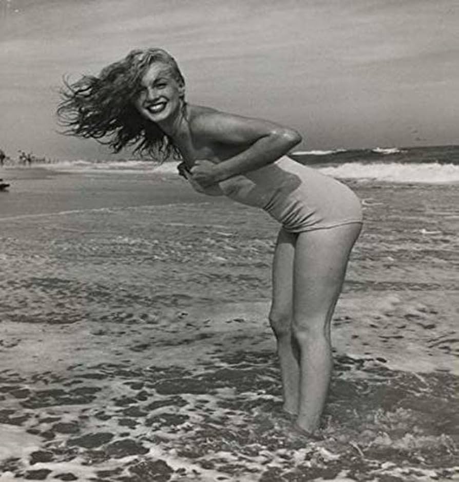 Amazon.com: Posterazzi DAP1206 Marilyn Monroe - Ocean Photo Print