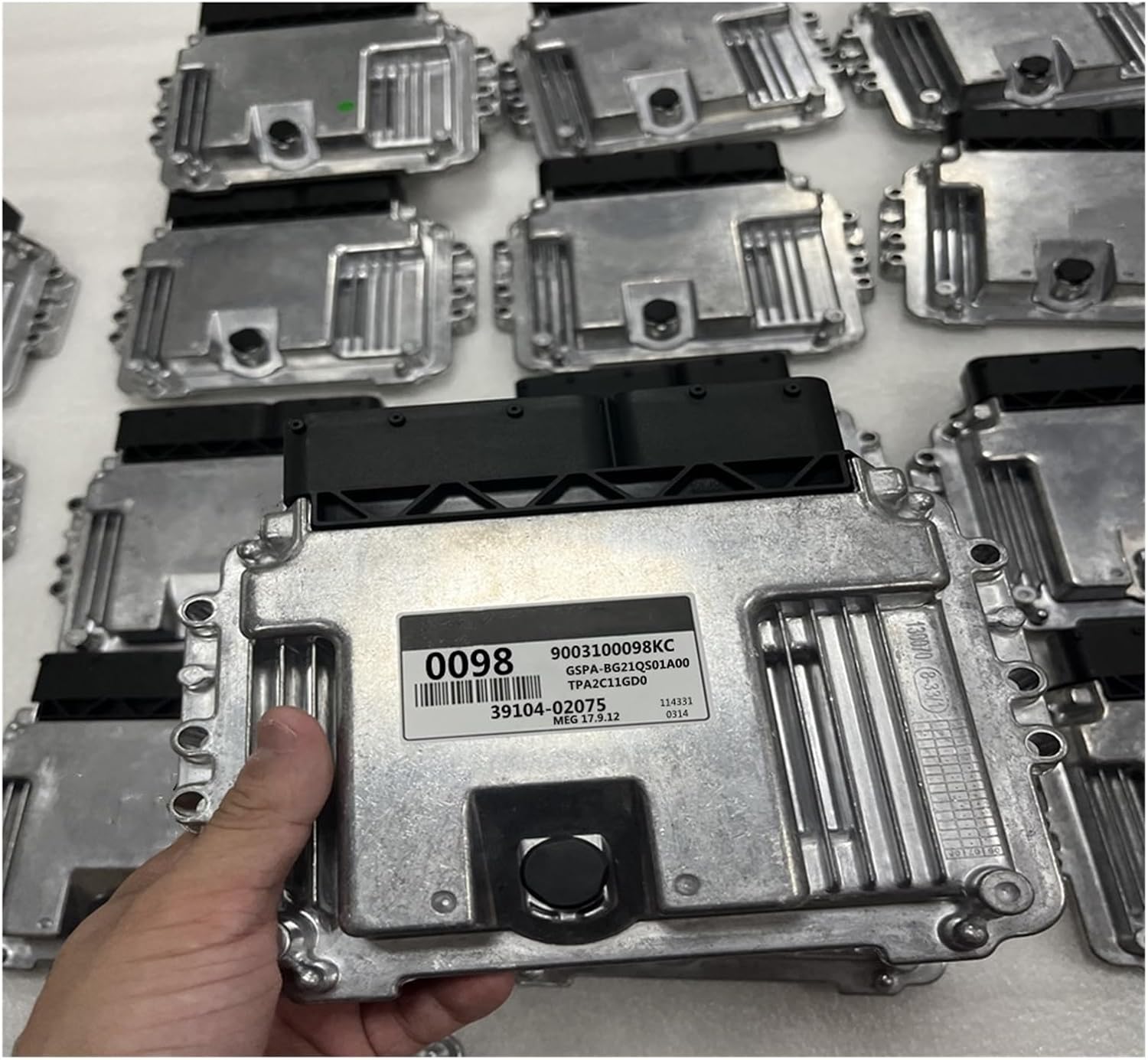 39104-02075 ECU Car Engine Computer Board Electronic Control Unit，Compatible for Hyundai-MG17.9.12 0098