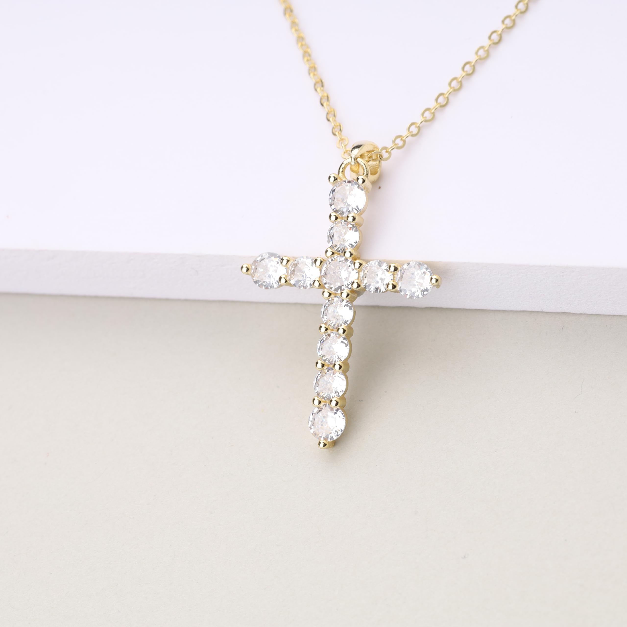 GAVU Collana Argento 925 da Donna con Ciondolo Croce di Diamanti di Zirconia Cubica, Collana Punto Luce da Donna con Crocifisso