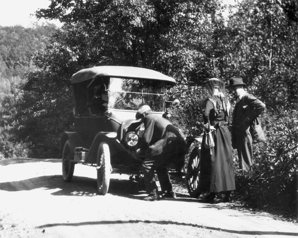 Model T Ford, 1919. /Ncranking The Model T. Poster Print by (24 x 36)