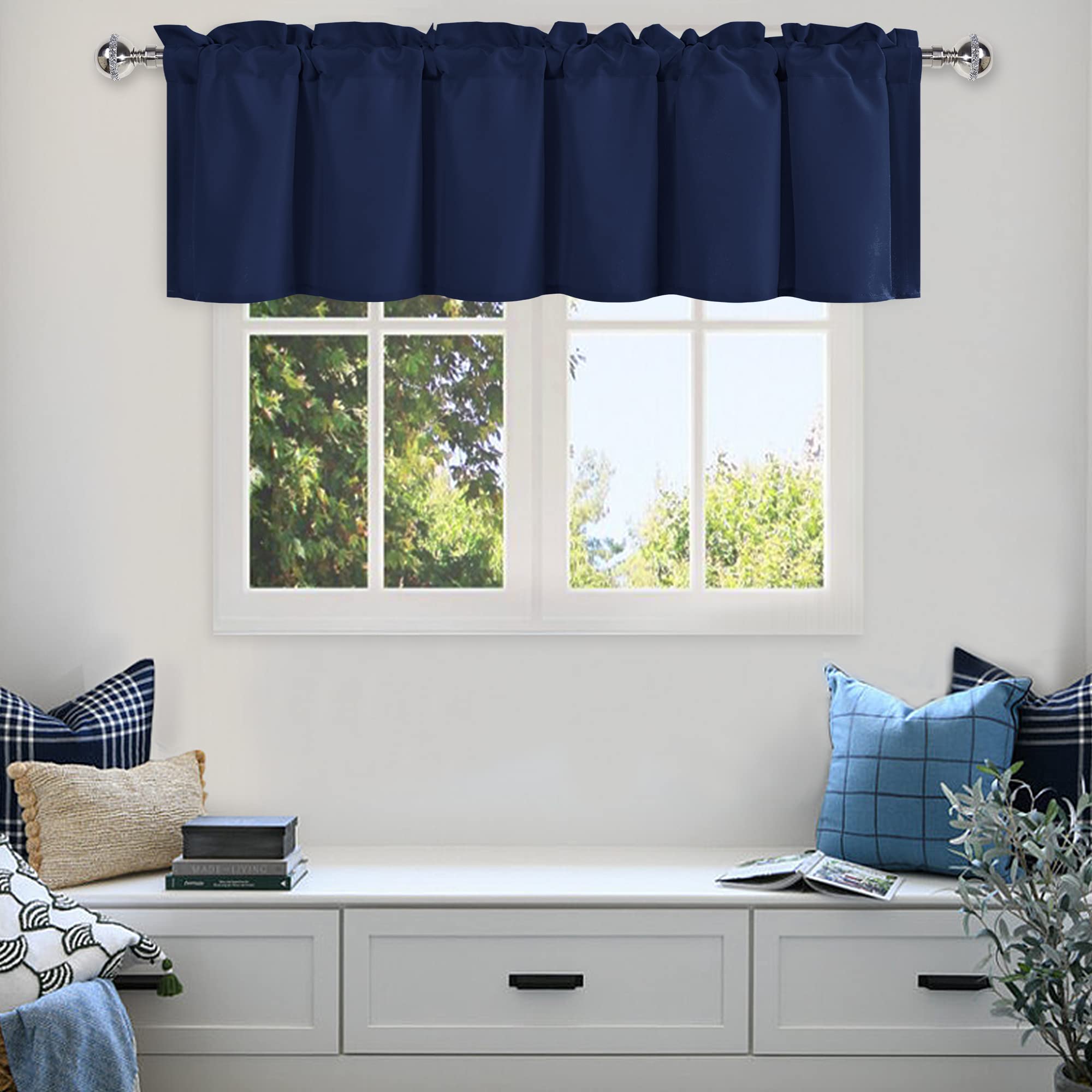 Cortina corta de cocina eficiente energética, cenefa azul marino de 60x18 con bolsillo para barra