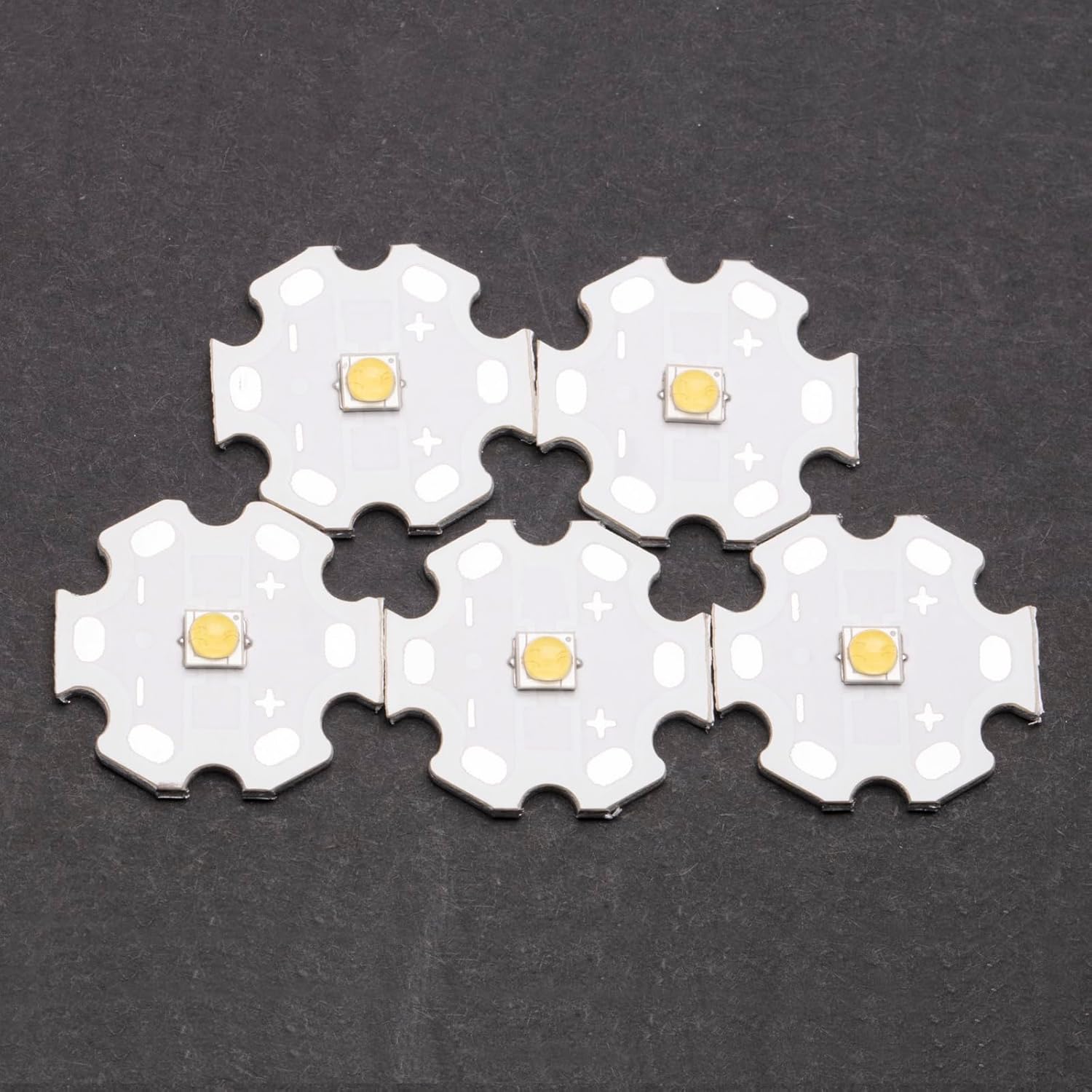 5Pcs 3W White Full Spectrum 3535 SMD High Power LED Chip with Aluminum Plate 20mm Star PCB Base Heat Sink for Outdoor Light (120deg,White 6000K-8000K,DC 3.0-3.4V,700mA,HCRI-Ra80)