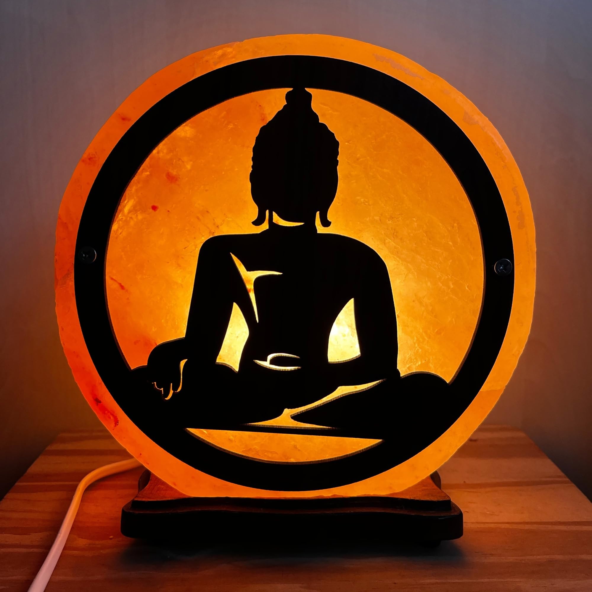 Lampe en sel de l'Himalaya - Buddha - 20 x 22 x 10 cm - Avec base en bois, câble et ampoule inclus - Fabriquée artisanalement