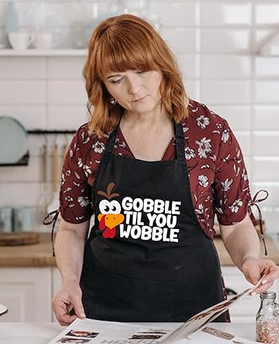 Miniatura 2 de OzosKeiw Delantales de Acción de Gracias para mujeres y hombres con bolsillos, delantal de pavo Gobble Til You Wobble, regalos de parrilla de cocina