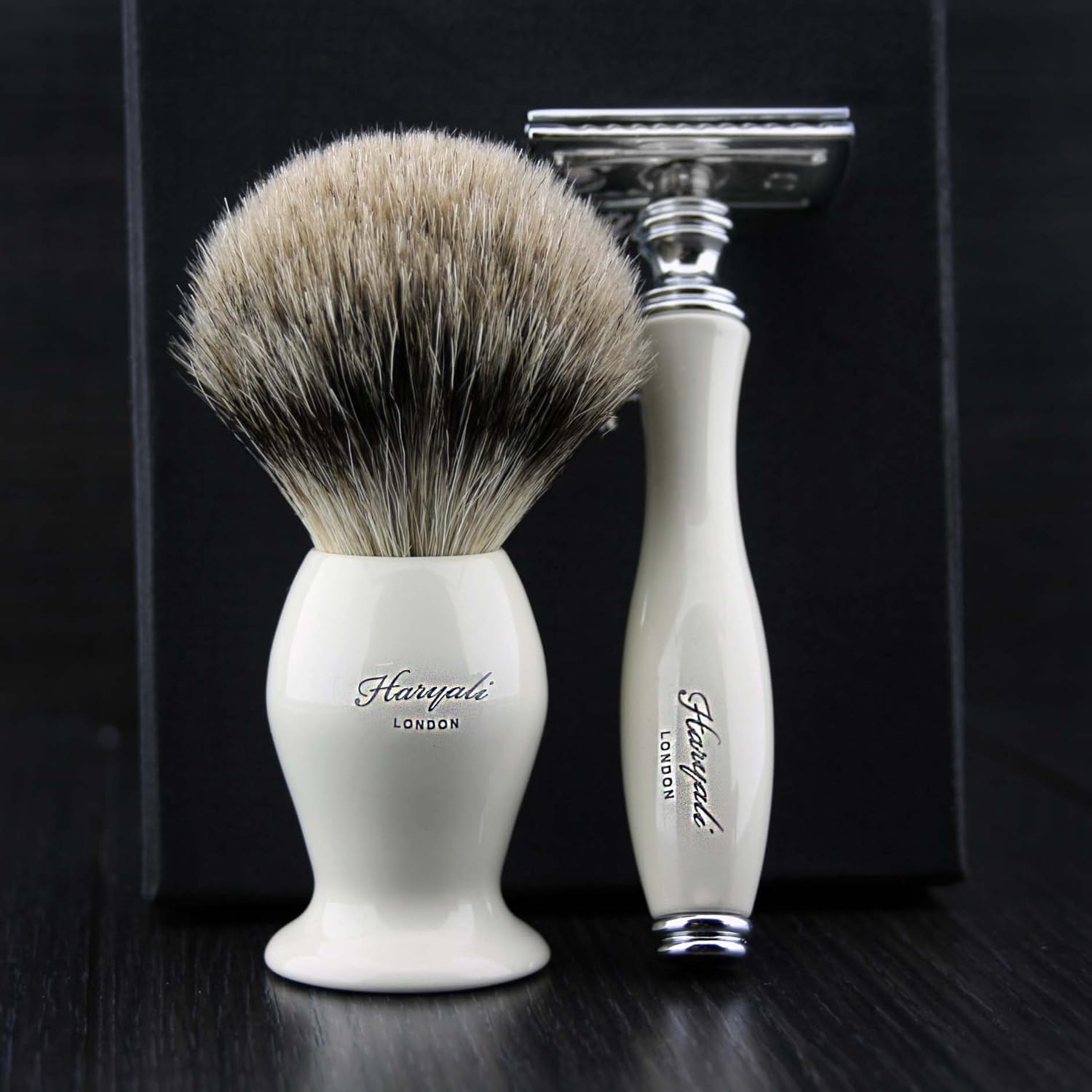 Double Edge Shaving Razor with Badger Hair Shaving Brush Kit by Haryali London