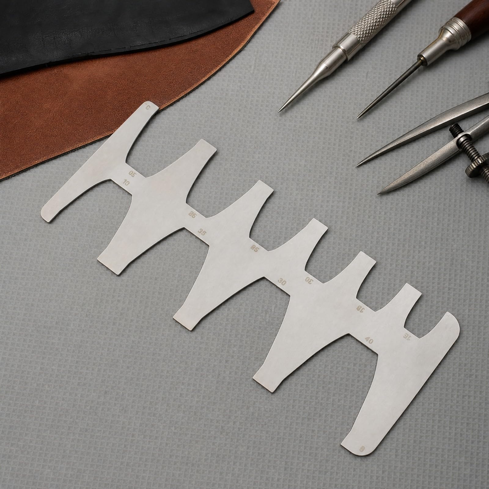 Qianly Gabarit D'extrémité Ceinture En Acier Inoxydable Précis Jauge Métallique Plate Gradua Réutilible til Mesure Montre, Queue Carrée