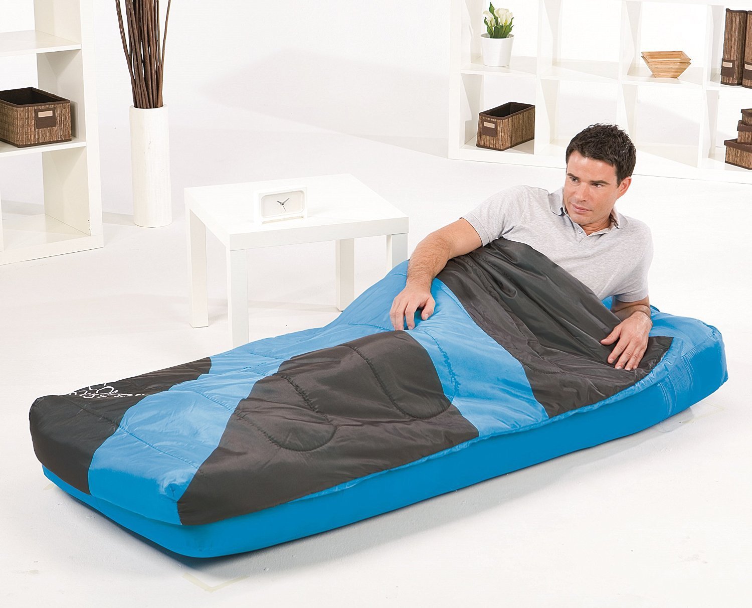 Bestway aufblasbares Luftbett mit Schlafsack Aslepa, blau Sport & Freizeit