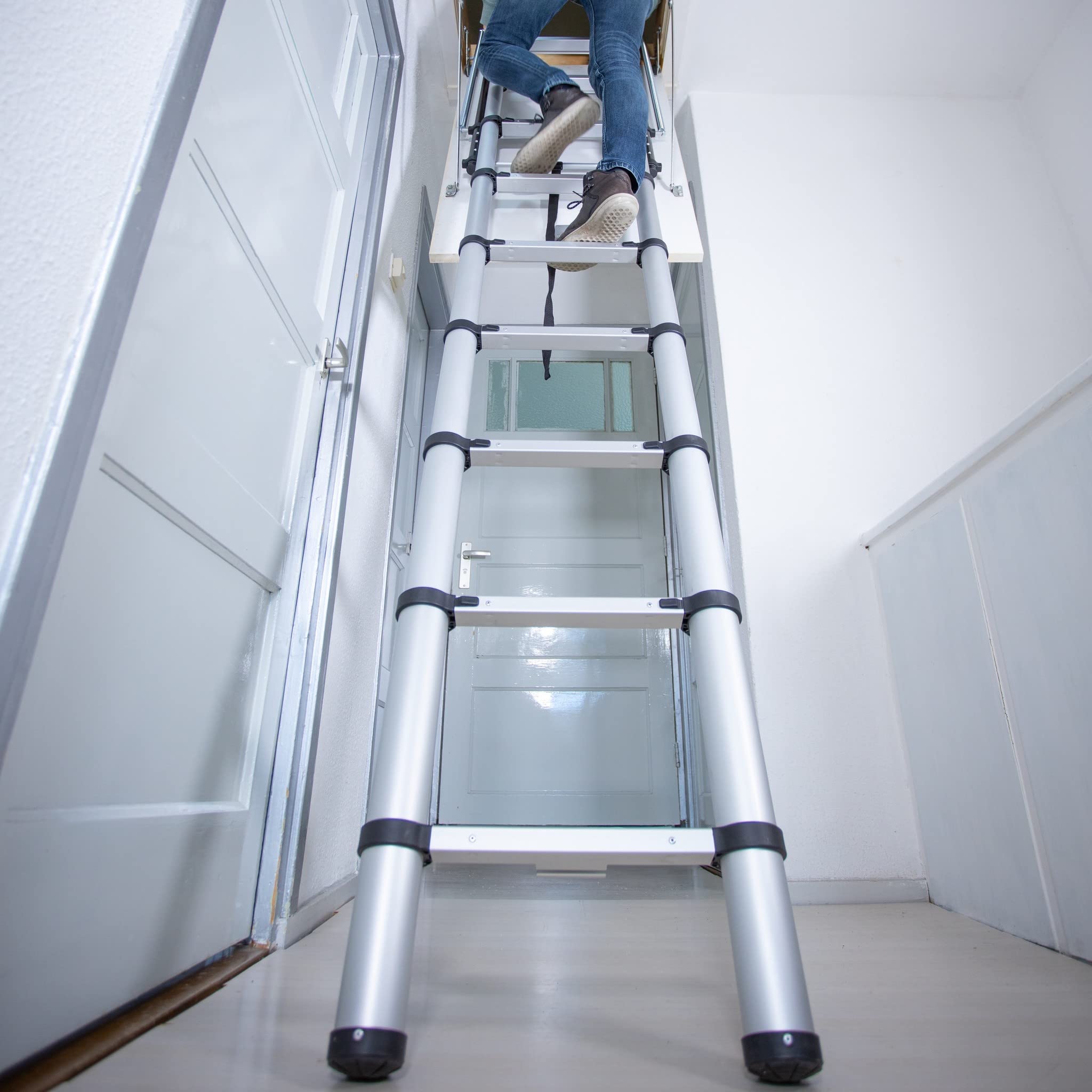 Escalera telescópica para altillo Girafa | 2,3-2,7 m