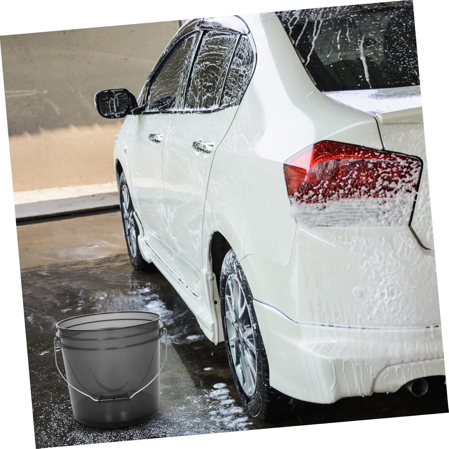 Portable Water Bucket Multipurpose Plastic Bucket with Handle for Car Washing Laundry and Outdoor Activities Transparent Design for Easy Water Level Monitoring