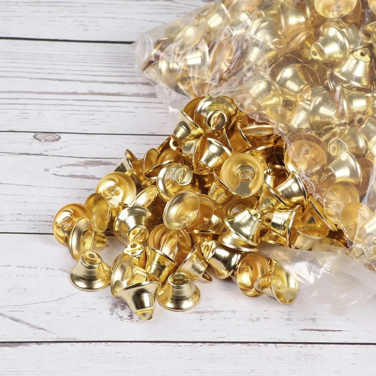 Campanelli di Natale piccoli 1 cm 2 cm Piccoli campanelli di metallo Jingles Ornamenti per l'albero di Natale Campanelli d'oro e d'argento per l'artigianato - 20 mm Argento - 100 pezzi