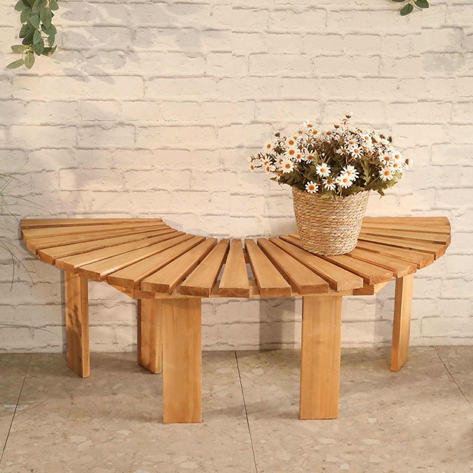 Banco de árbol de madera para jardín y porche con un diseño curvado elegante.