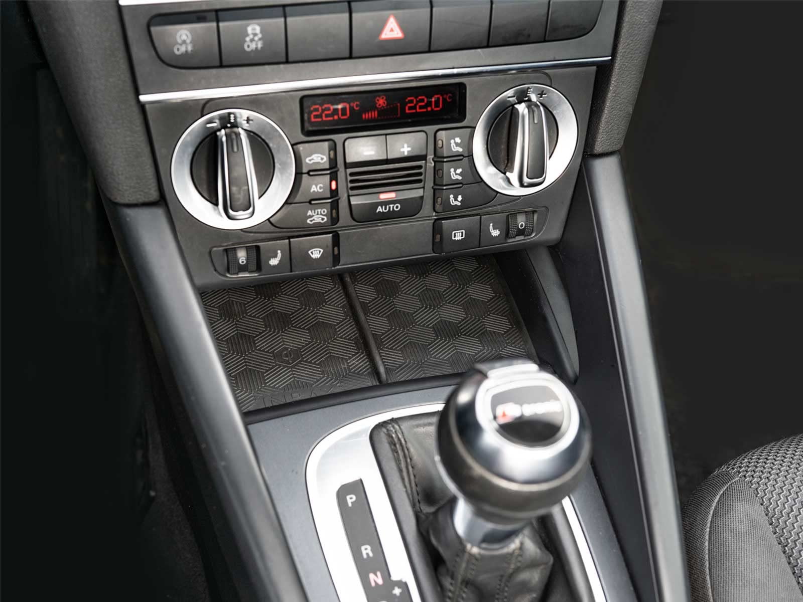 Inbay Caricabatterie wireless Caricabatterie wireless per Audi A 3 8P c 15W Ricarica induttiva per auto per smartphone Telefono cellulare Ricarica wireless per auto Certificato qi per installazione in