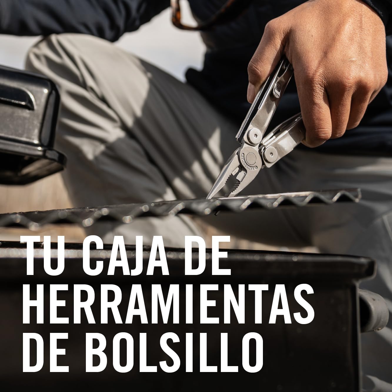 Leatherman Skeletool - Multiherramienta Ligera con 7 Herramientas Esenciales, Acero Inoxidable