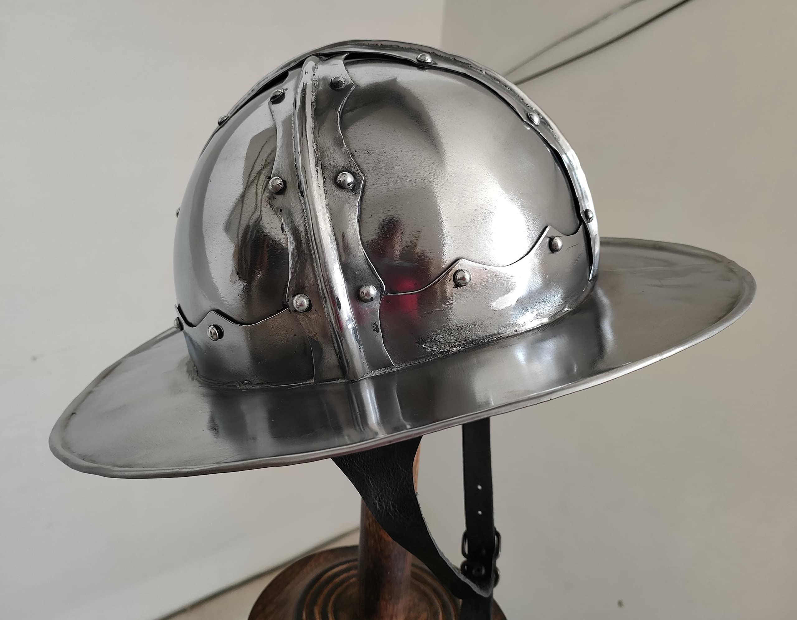 18 Gauge, mittelalterlicher italienischer Wasserkocher-Helm, Battle Ready
