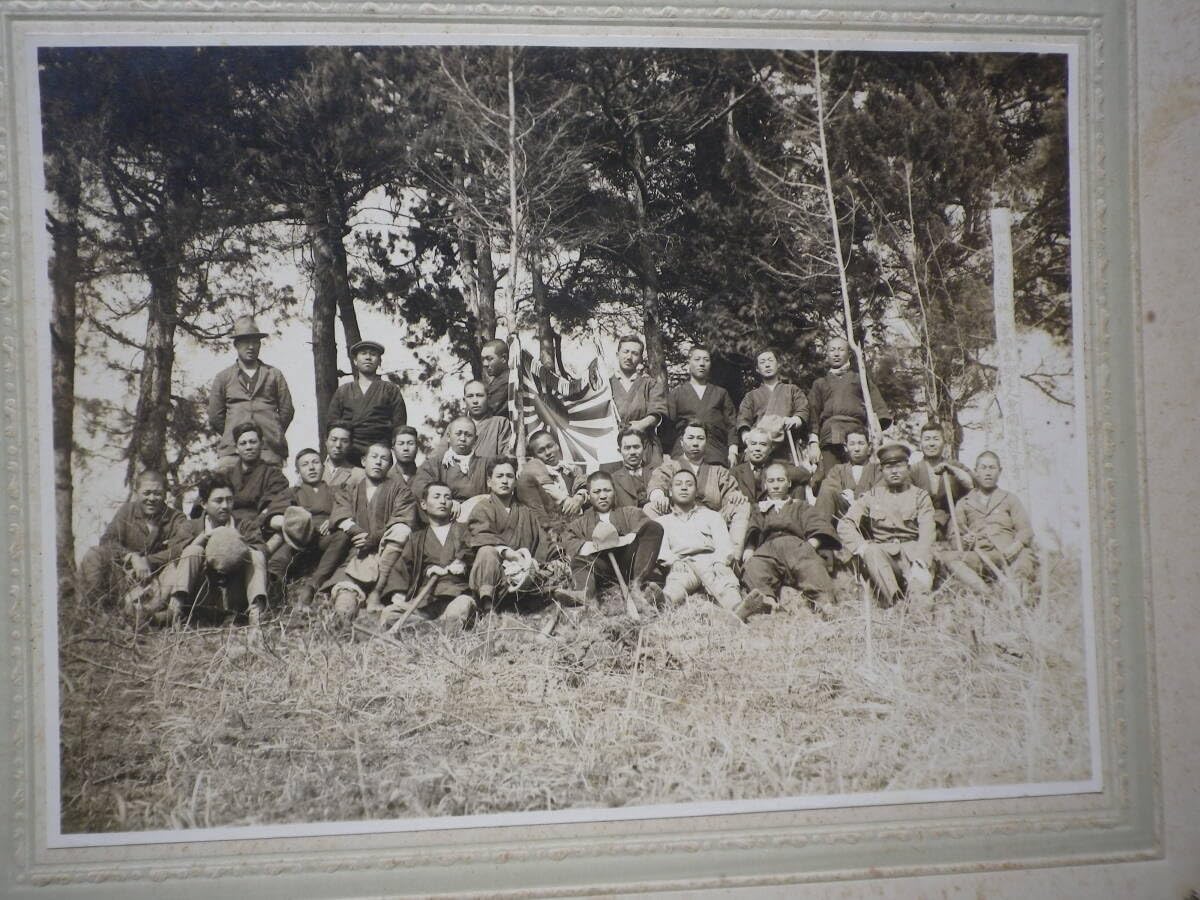 Amazon.co.jp: 戦前 古写真 時代考証 軍人 軍隊 養蚕家 記念写真 集合