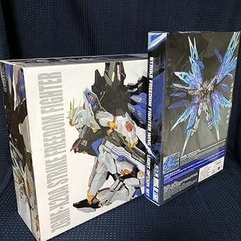 BANDAI - 海外製フィギュア　 ストライクフリーダム 光の翼付き Amazon.co.jp: NXEDGE STYLE 機動兵装ウイング “光の翼”展開状態