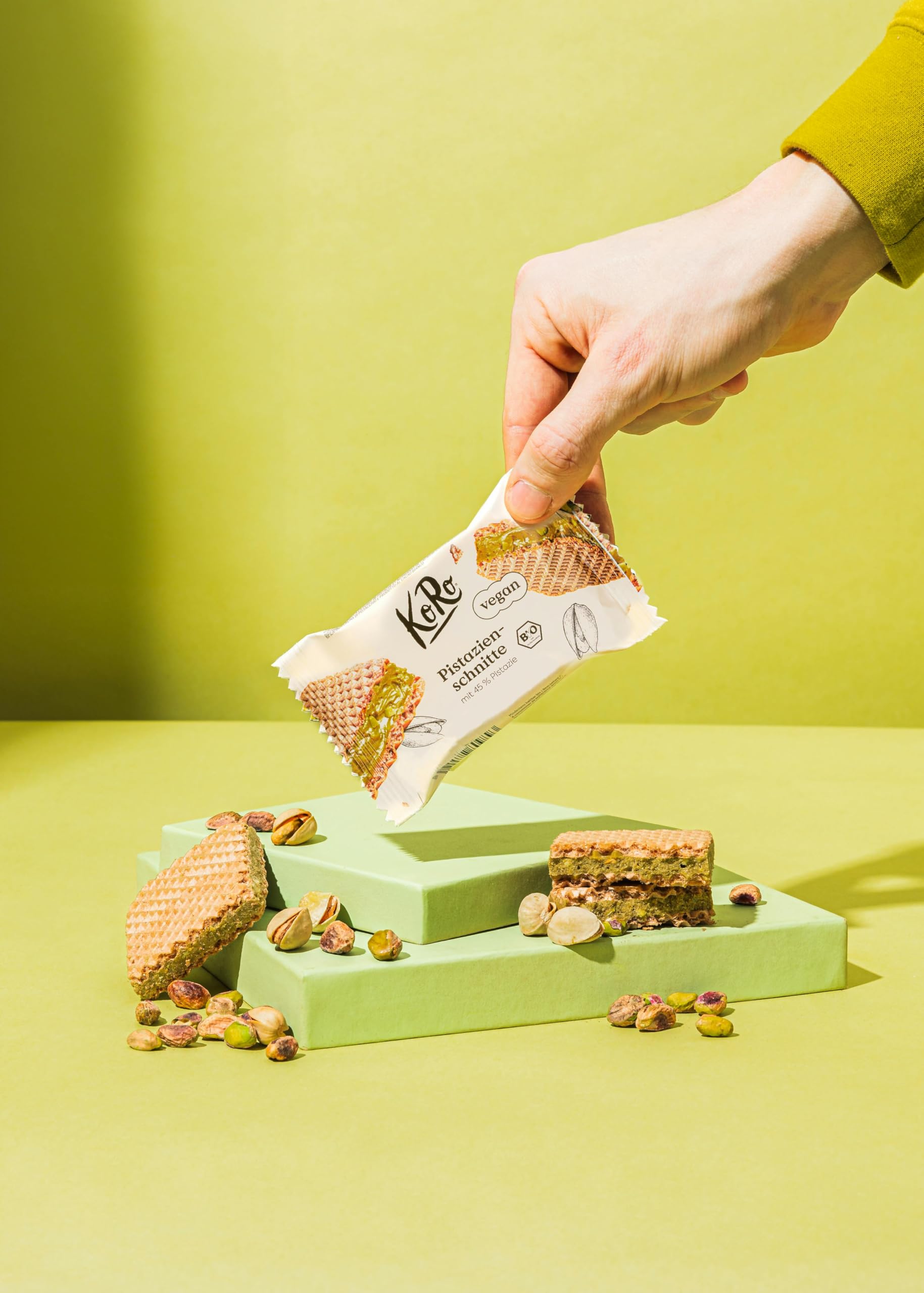 KoRo - Wafer ripieni con crema di pistacchi 22 g – 45% di ripieno ai pistacchi – Cioccolato bianco – Vegan