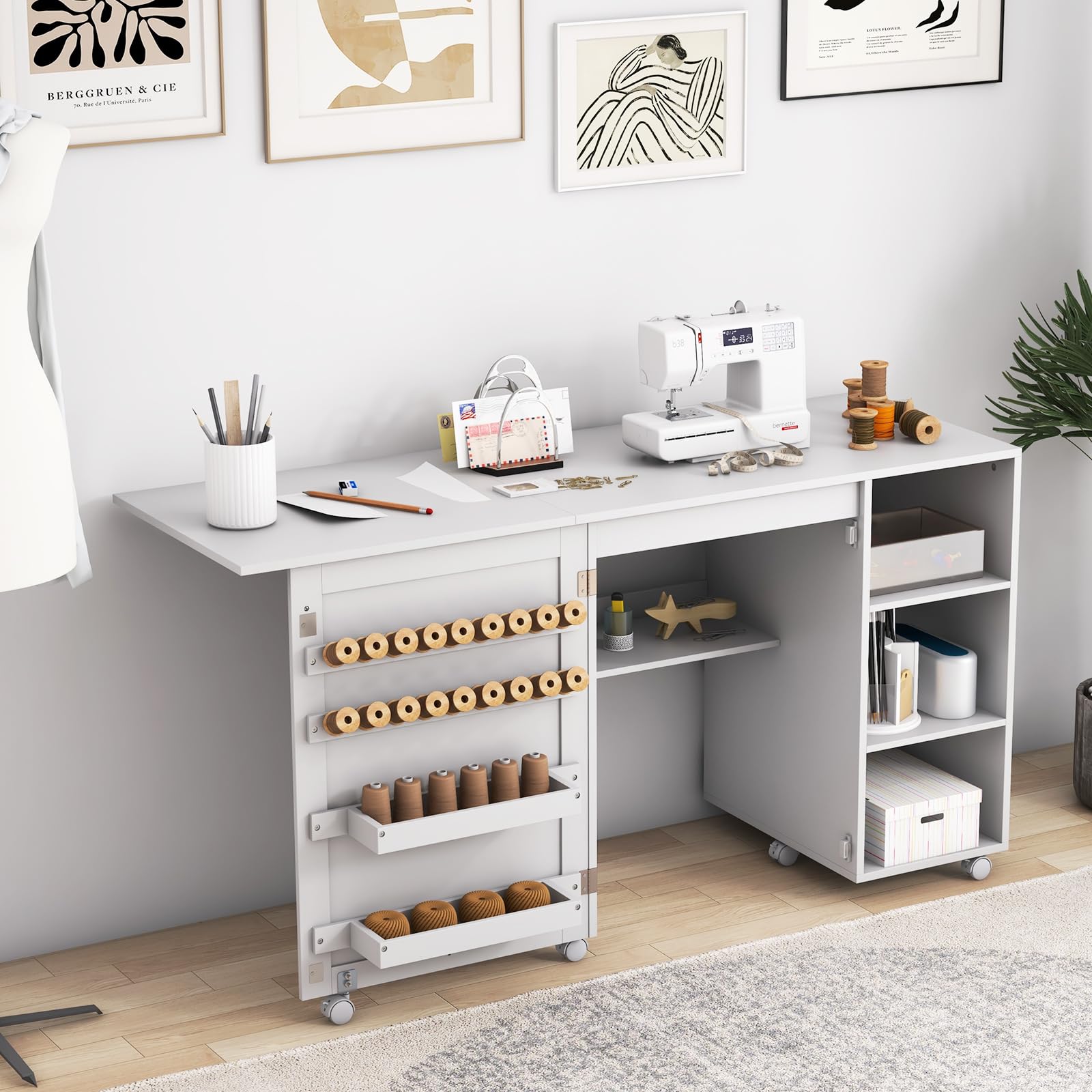 LIFEZEAL Mesa de Costura Plegable, Armario de Costura con 2 Soportes para Hilos y 18 Ganchos, Estación de Manualidad con 3 Estantes de Almacenamiento, Mueble para Máquina de Coser Portátil con Ruedas