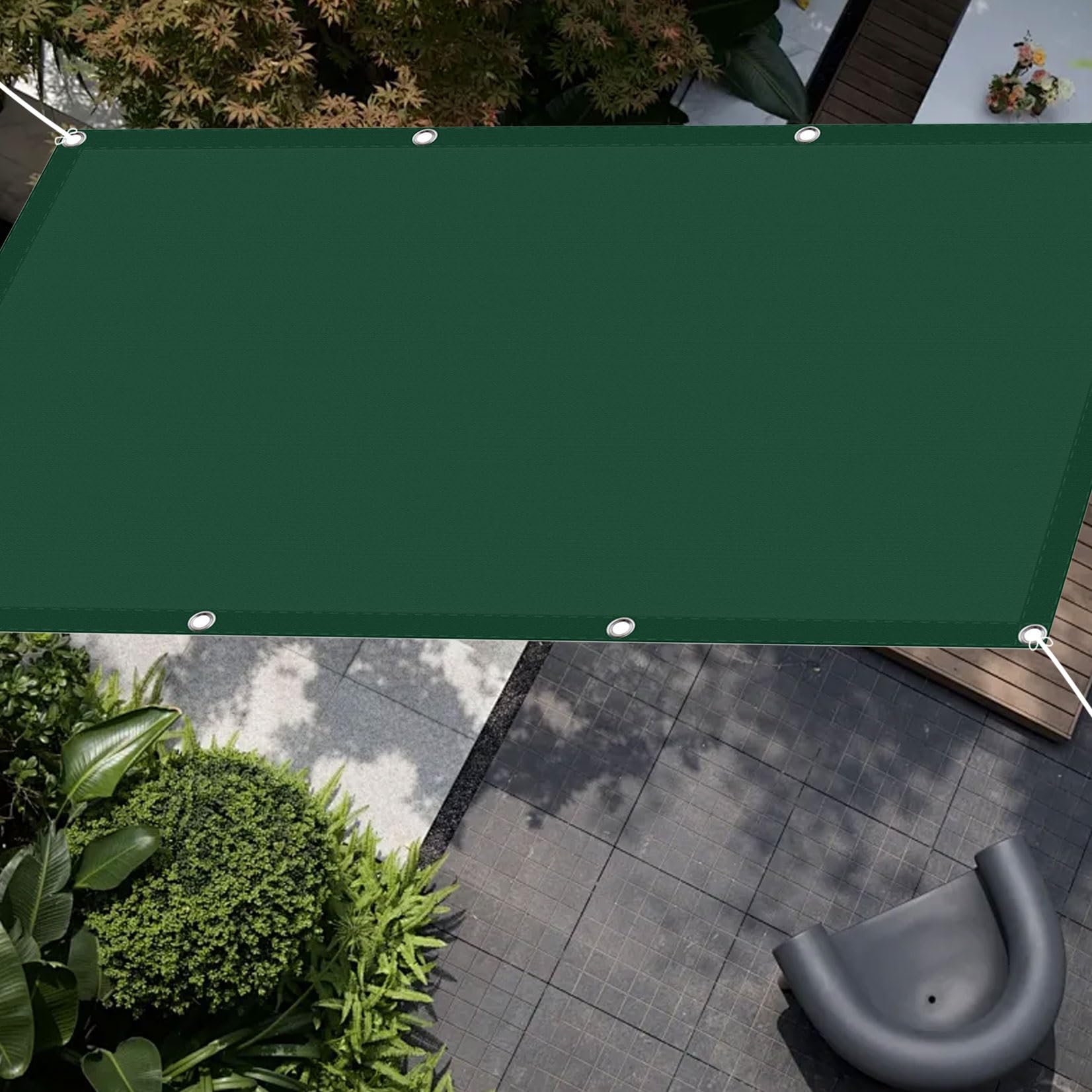 Toldo vela para evitar calor en exteriores y proteger muebles de los rayos UV