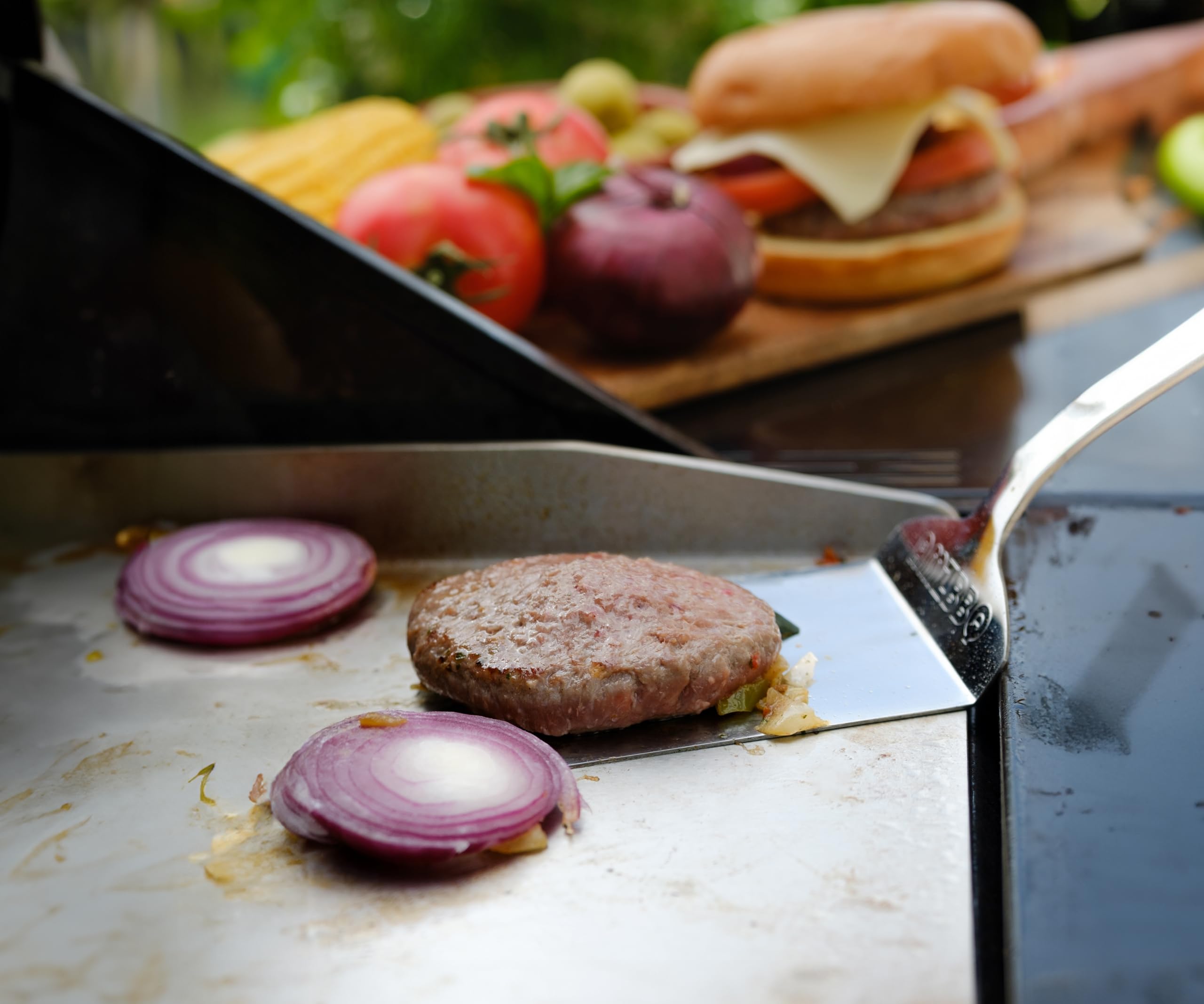 AMZBBQ® Premium Plancha Set - 40 x 30 cm - ca. 5 mm massiver Edelstahl - 20% stärker als herkömmliche Planchas - Grillplatte für Gas & Kohlegrill - Grillzubehör Geschenk für Männer inkl. Grillspachtel
