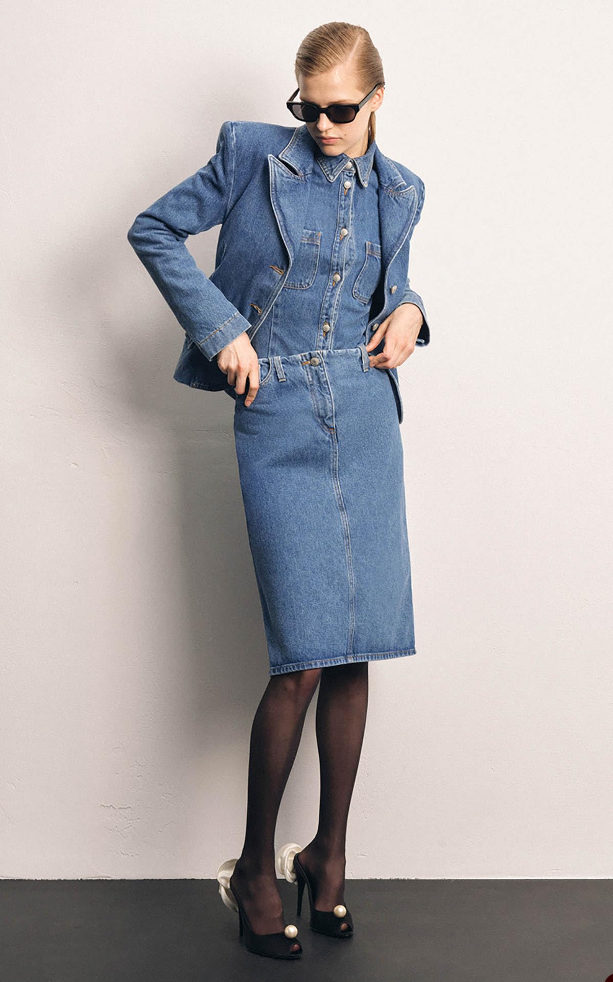 Donna Tuta in Denim con Giacca e Gonna Monopetto per riunioni e Ufficio di Natale