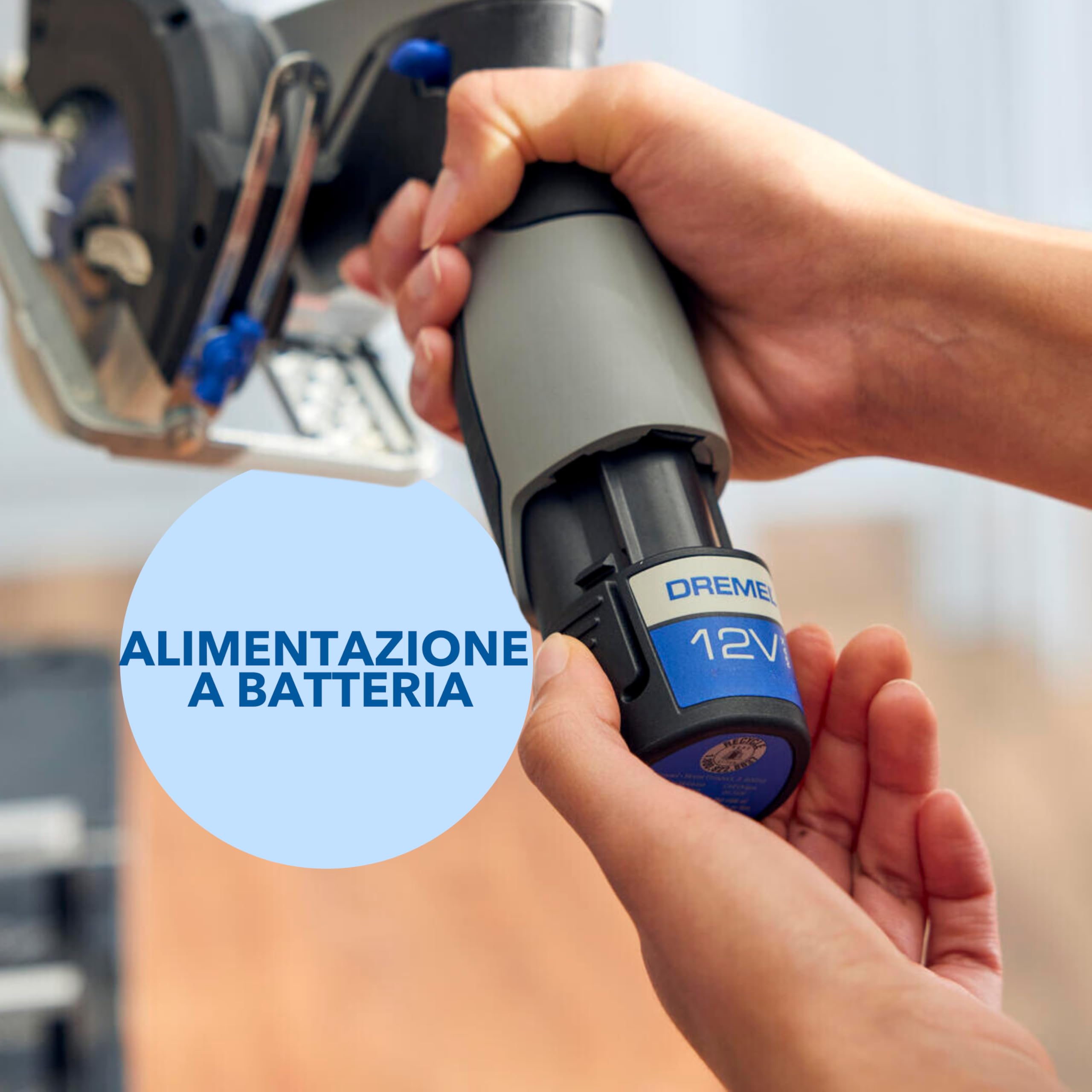 Dremel Blueprint 12V Saw Station Portatile Brushless con Sega Compatta Senza Fili, 1 Mobile Mallet, 2.0 Ah Batteria+Caricabatterie, 1 Lama per sega multimateriale, 1 Guida di taglio, 2 Morsetti