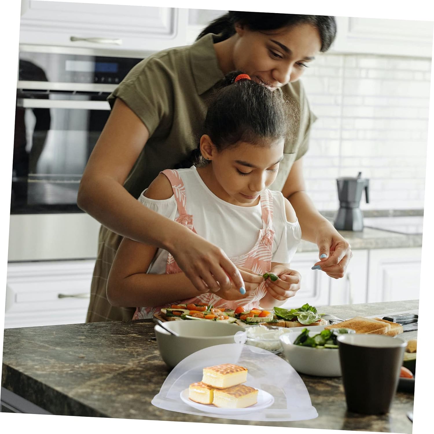 1Pc Transparent PC Acrylic Food Cover Tent Round Shape Dust Protector for Bbq Picnics Parties Home Decoration and Easy to Use Keeps Food From