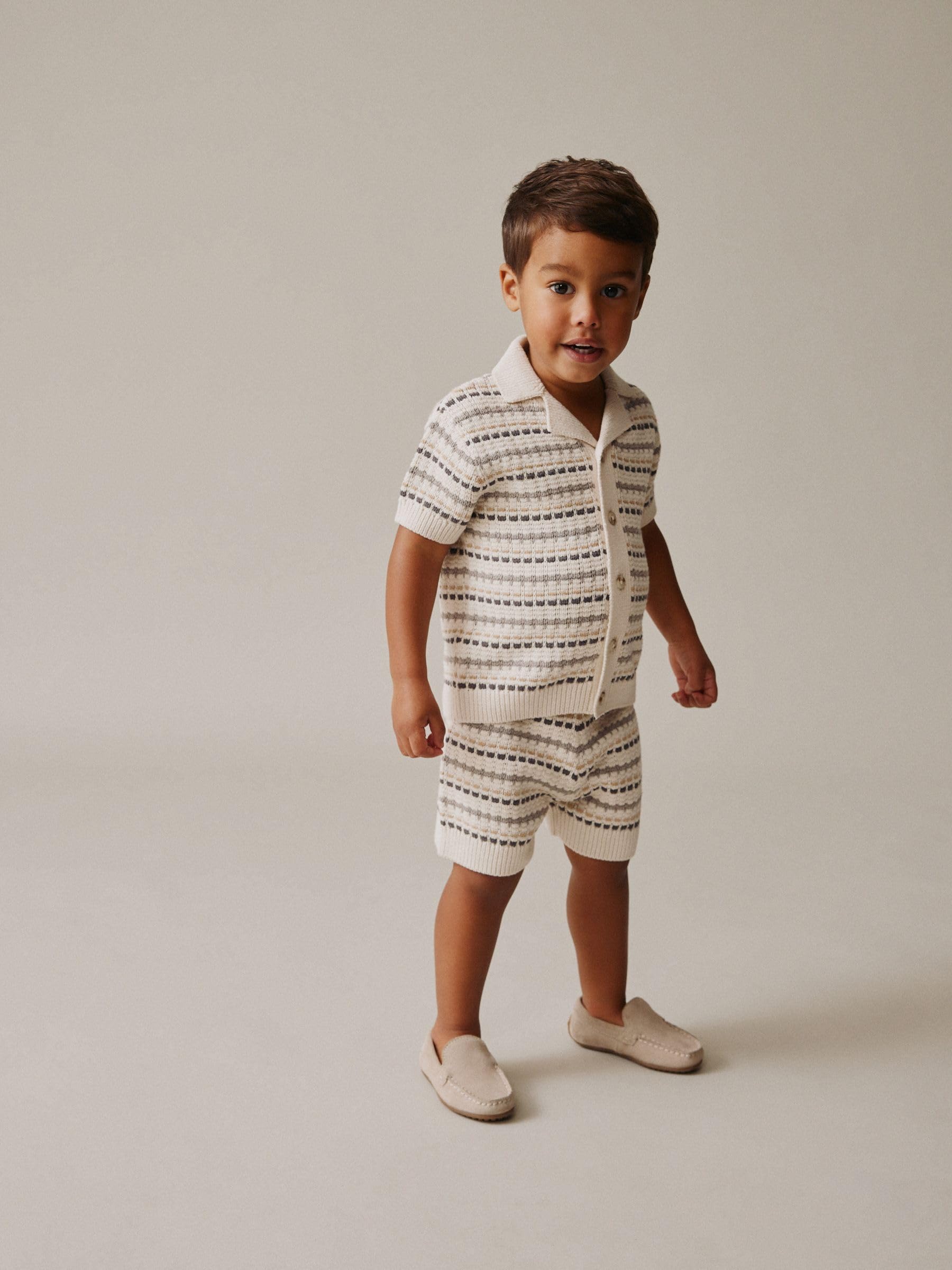 NEXT Jungen Strukturiertes Strick-Poloshirt mit Reverskragen und Shorts im Set