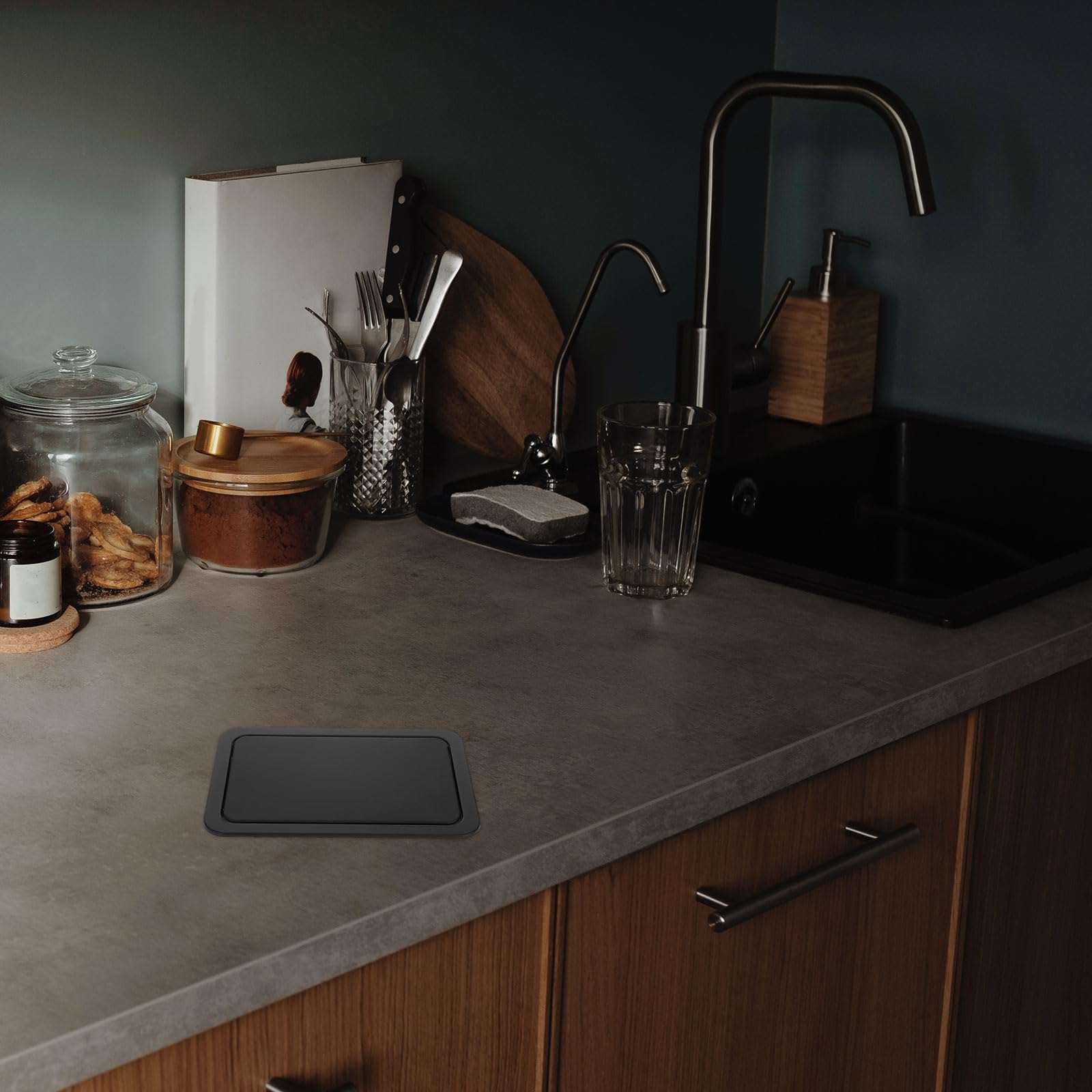 Tapa empotrada para cubo de basura para encimera, tapa rectangular de metal, tapa de cubo de basura de acero inoxidable con ojales, tapa de cubo de basura giratoria (negro)