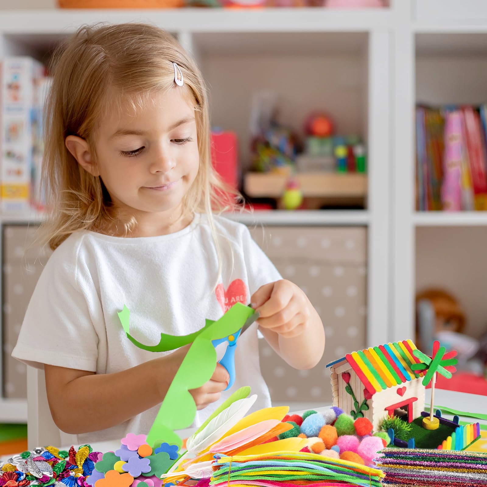 Carehabi Mallette de bricolage pour enfants, 1800 pièces, kit de bricolage pour enfants, accessoires de bricolage, scrapbooking, cure-pipes, pompons, plumes, perles, yeux mobiles, paillettes