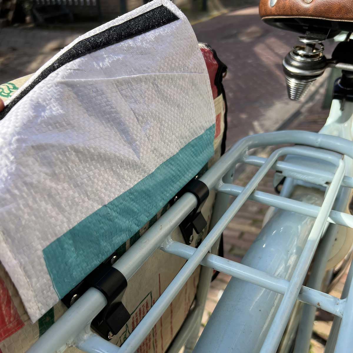 MoreThanHip Einzelne Fahrradtasche/Laptop-Tasche Einzelpacktasche aus recycelten Zementsäcken - Vannak - für Fahrrad und E-Bike - Upcycling - Nachhaltig - Öko - Vegan (Elefant)