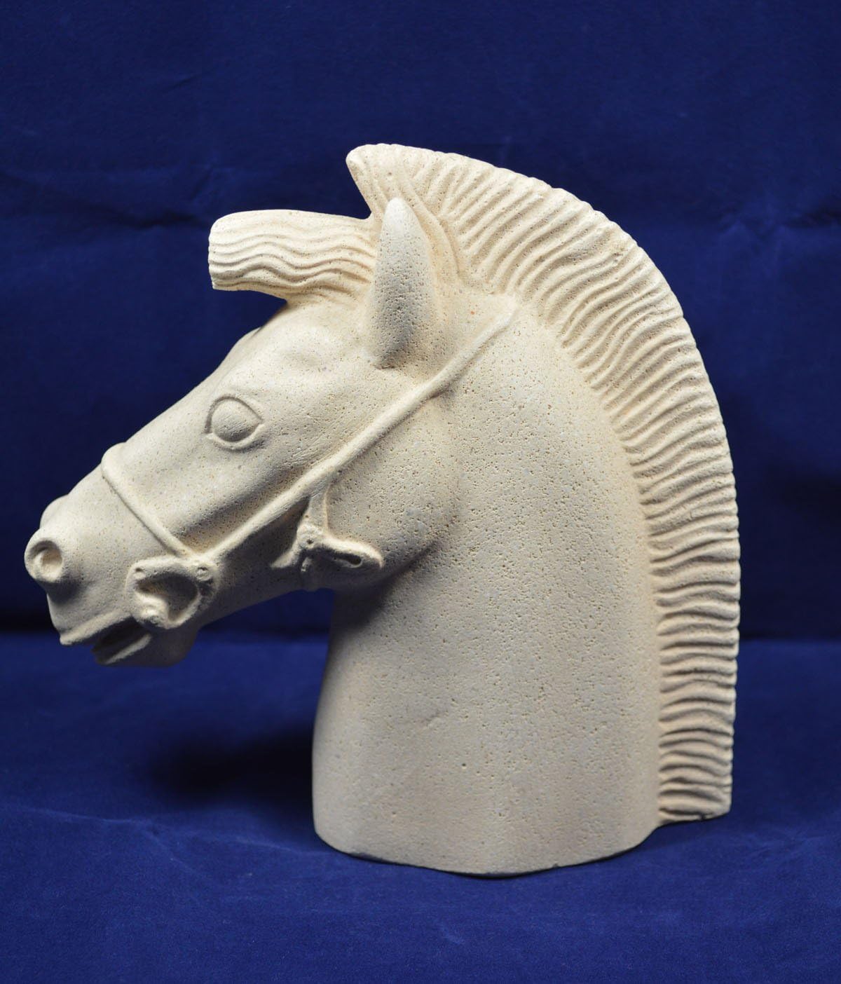 Horse head sculpture statue